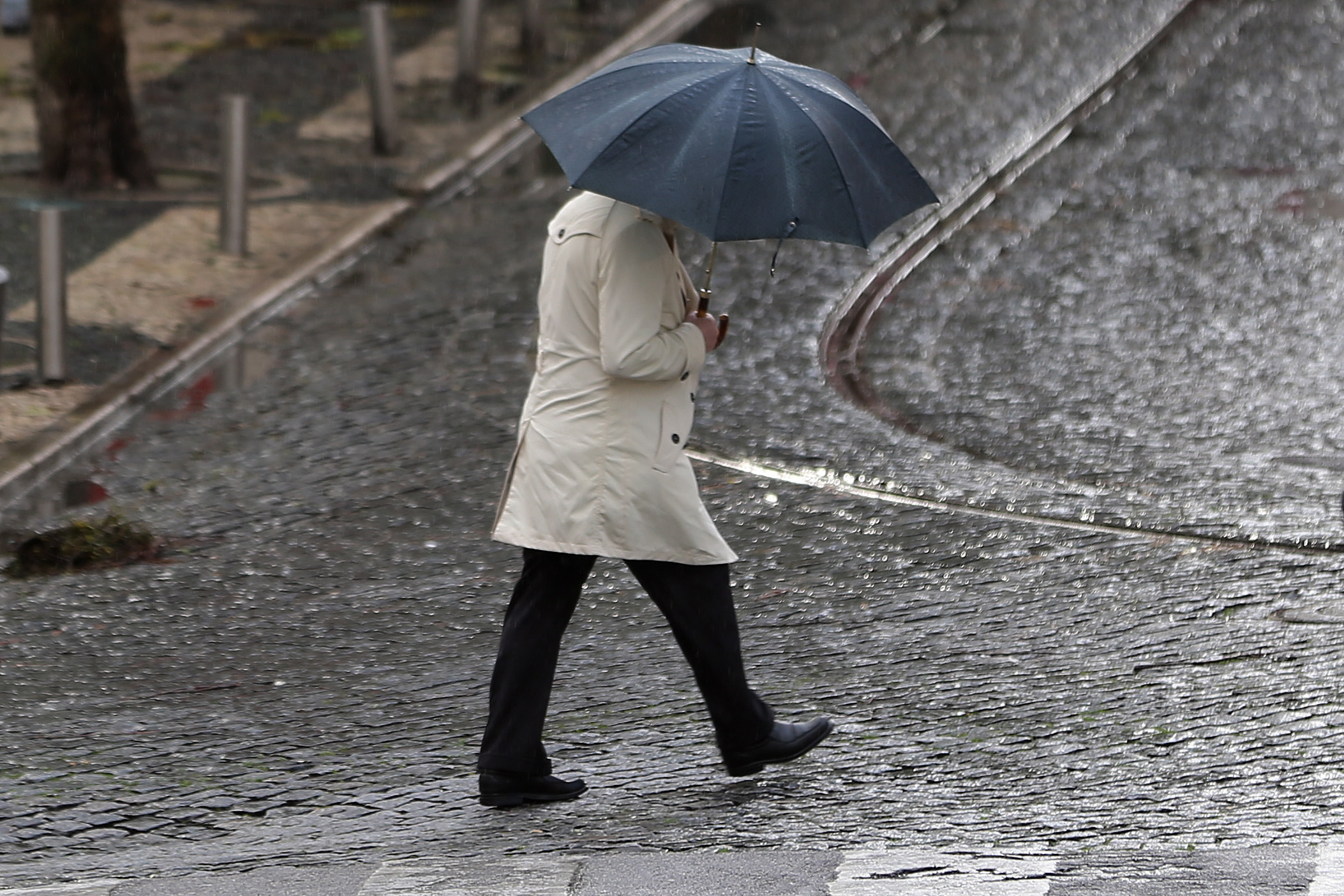 “Chuva fraca” e “céu nublado” marcam o início do fim de semana