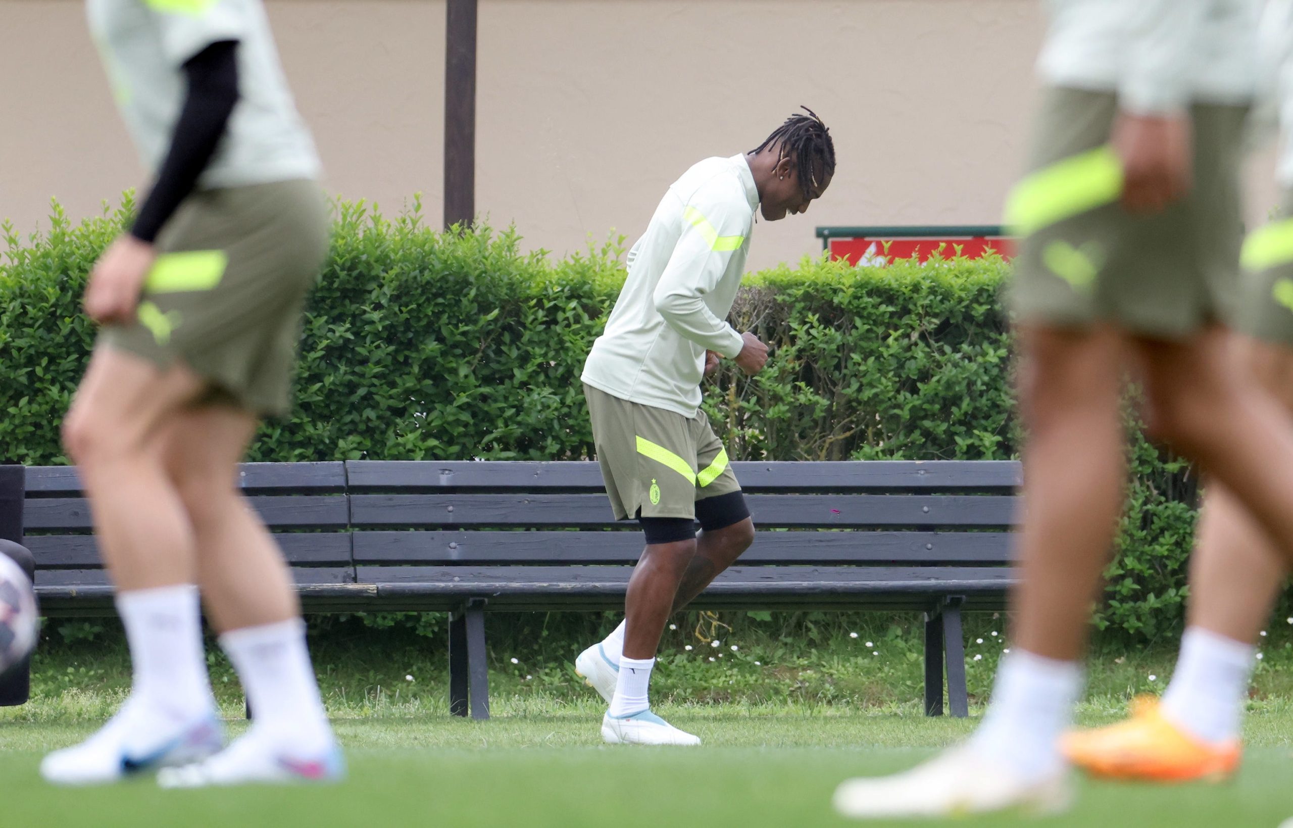 Rafael Leão trabalha no relvado, mas continua em dúvida para jogo das ‘meias’