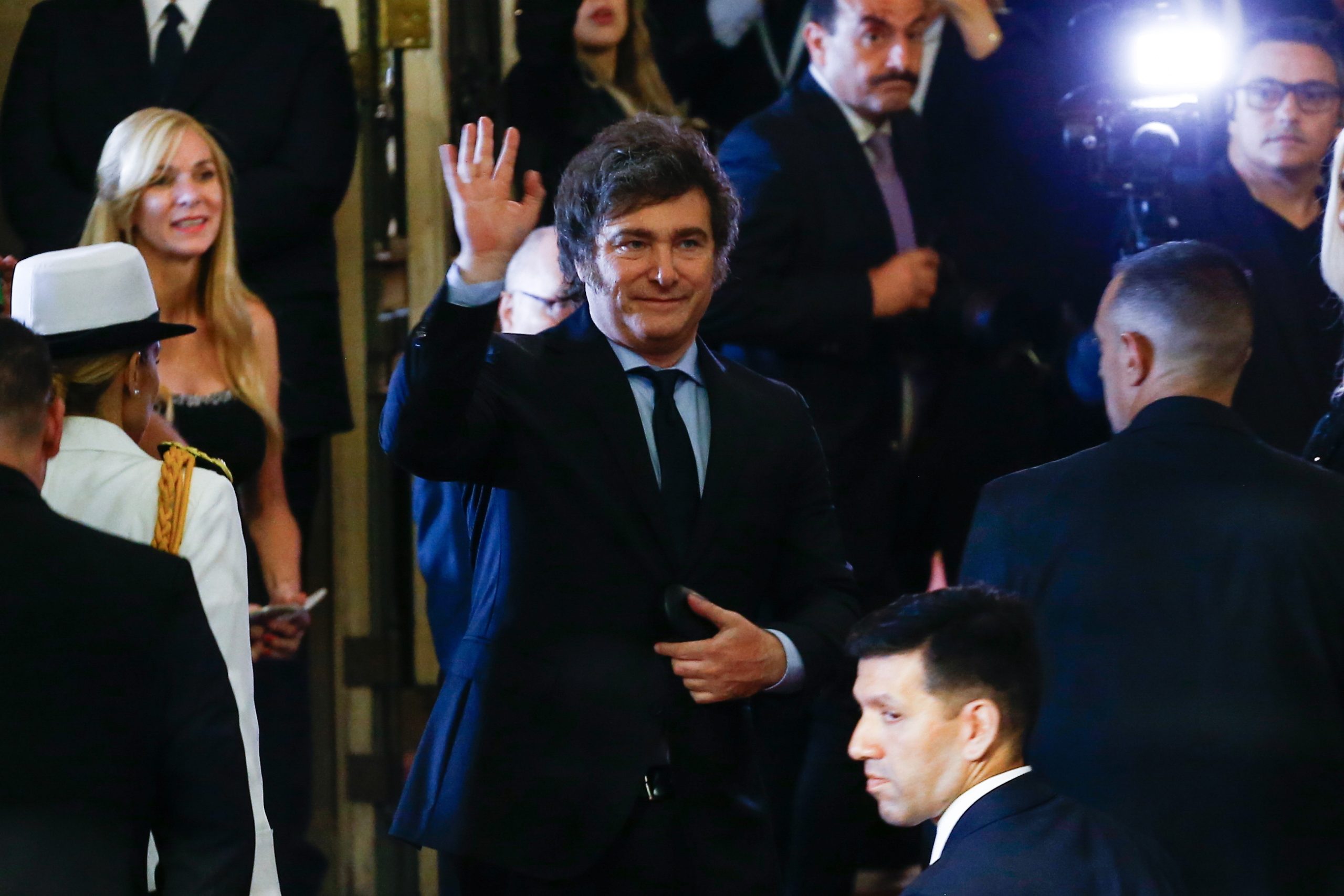 Presidente argentino volta a defender o decreto de necessidade e urgência para desregulamentar a economia