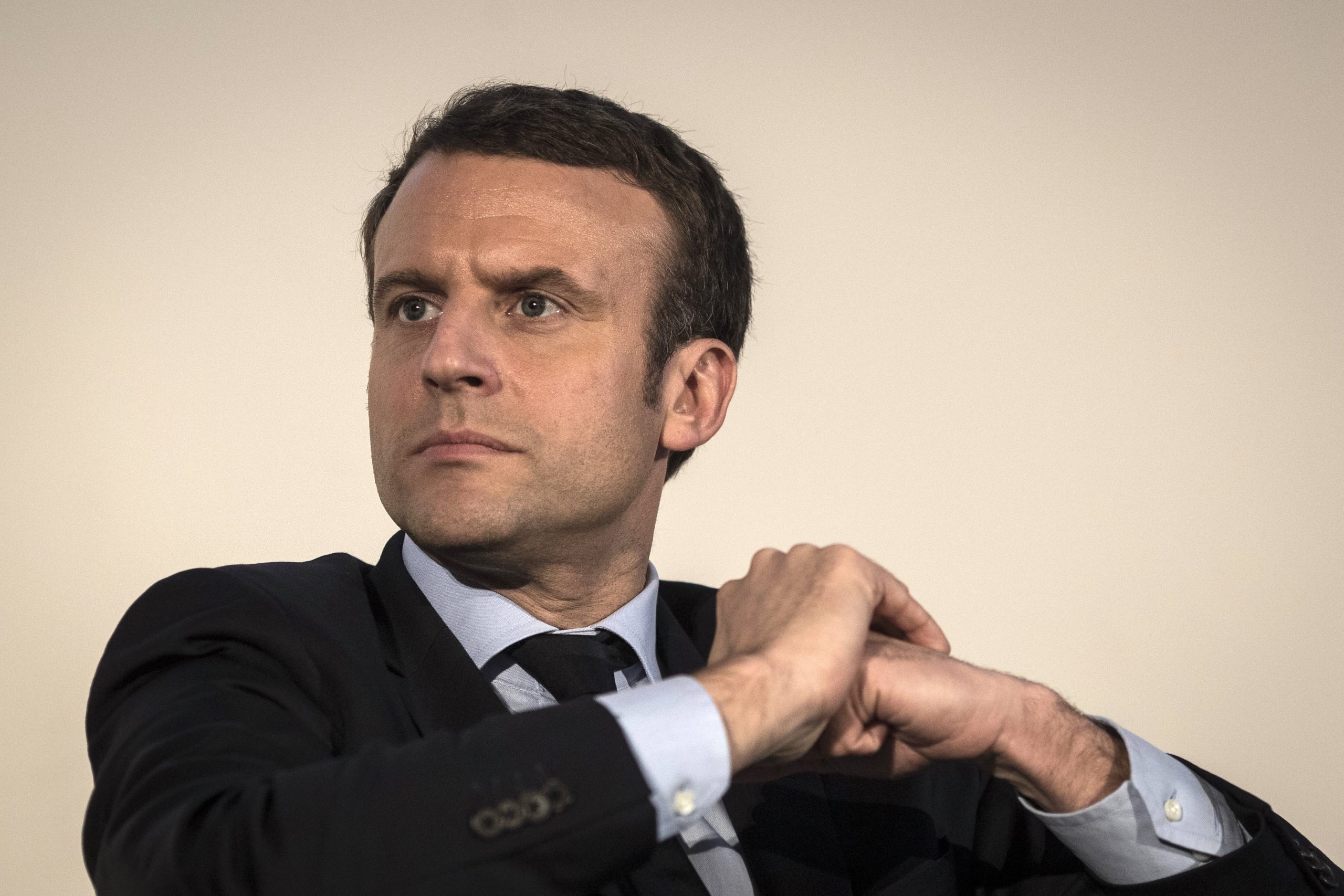 “Não, Madame Le Pen, isso é difamação”, disse Macron. Agora o candidato apresenta queixa