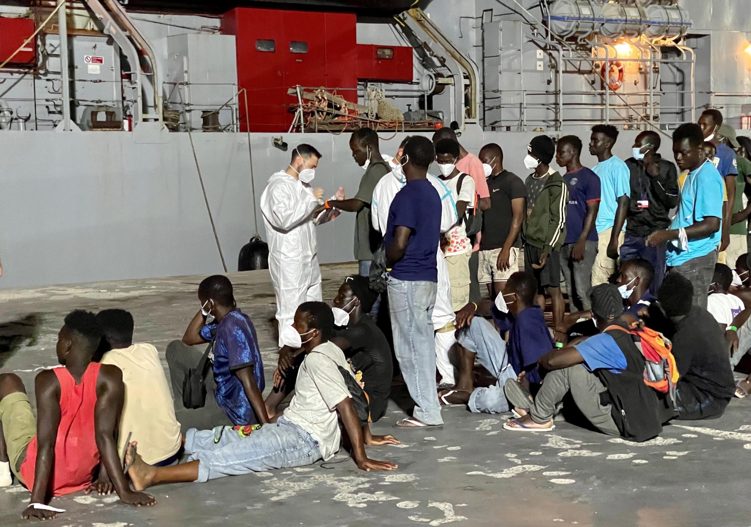 Mais de 1.300 pessoas foram resgatadas desde domingo no Mediterrâneo