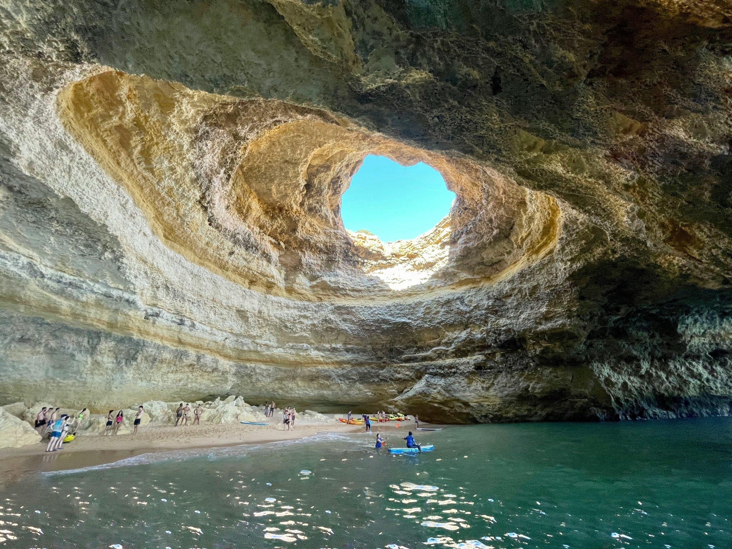 Grutas algarvias de Benagil com novas regras de acesso a partir de hoje