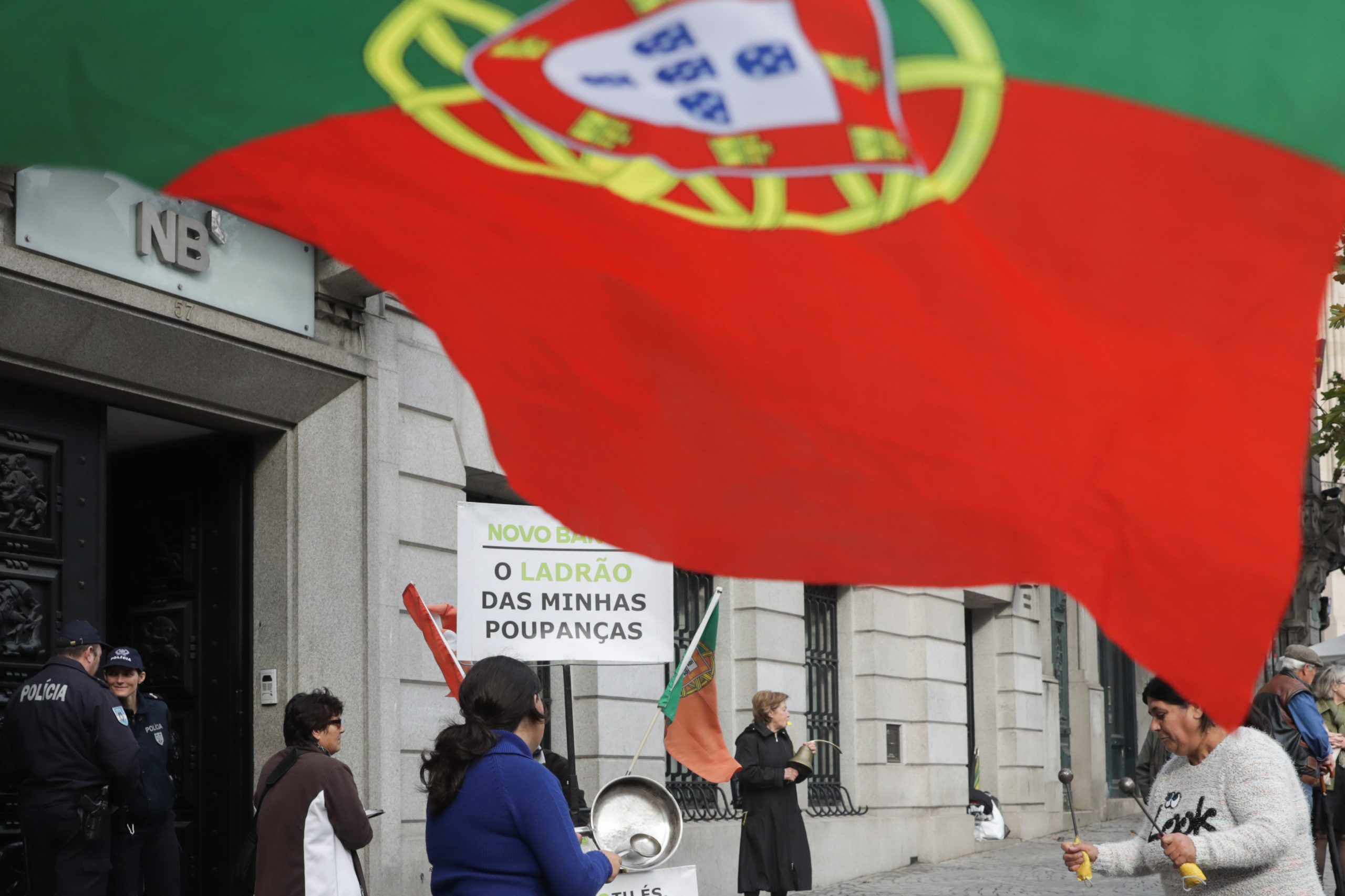Lesados do BES manifestam-se hoje junto à sede do PS no Porto