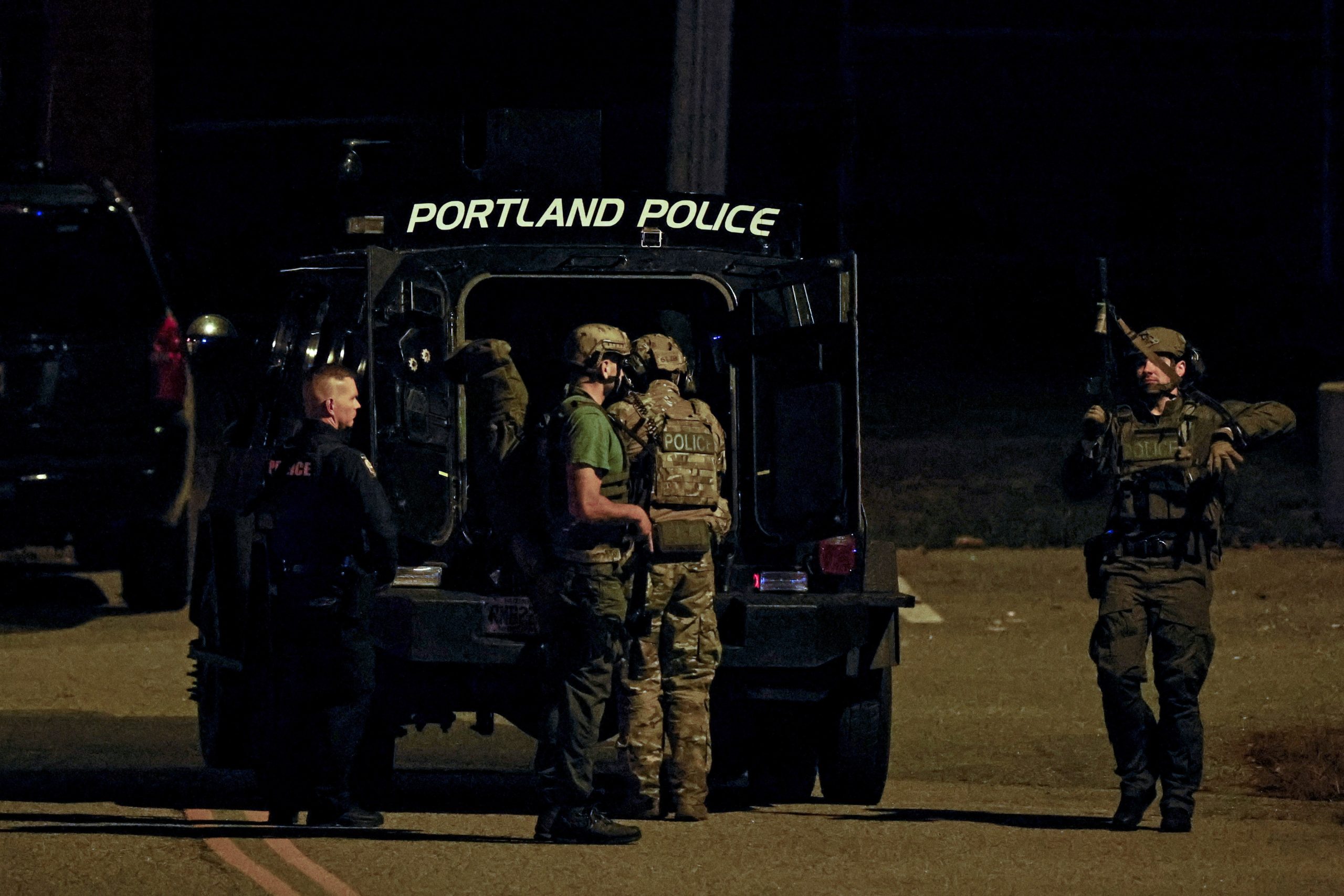 Suspeito do ataque no Maine continua a monte. Autoridades norte-americanas lançam operação com centenas de agentes