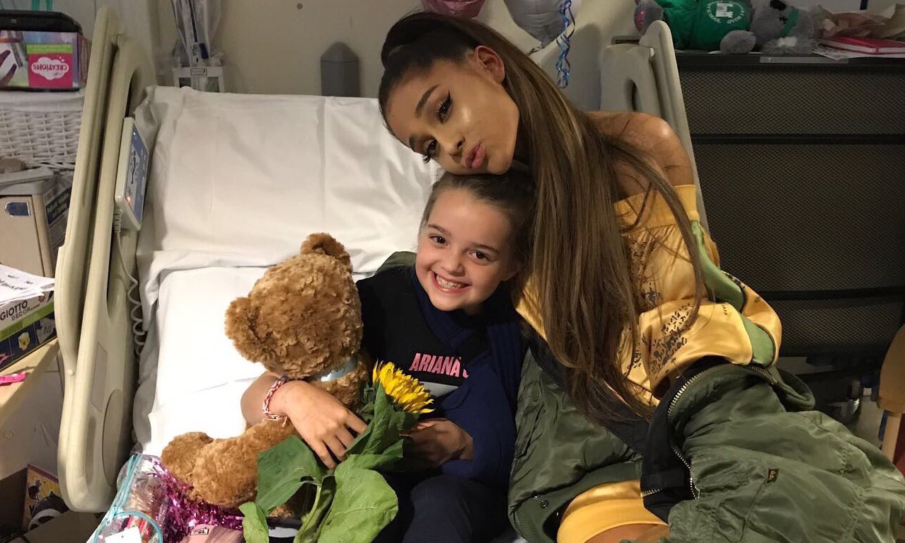Manchester: Ariana Grande visitou jovens vítimas do atentado no hospital