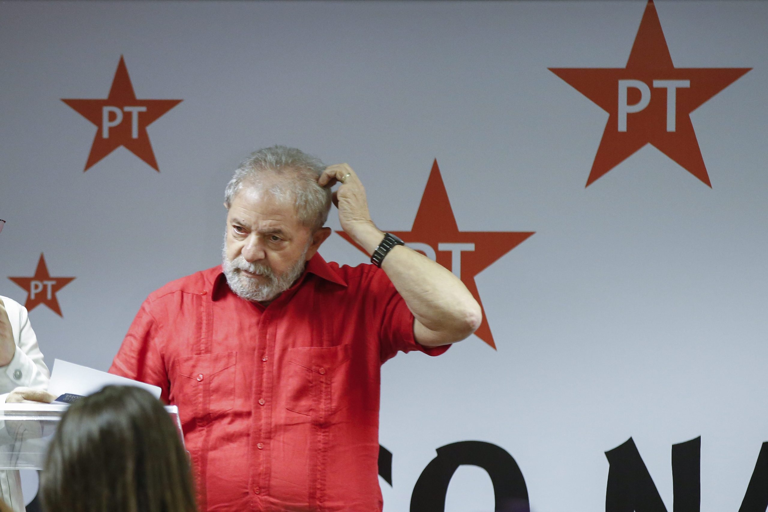 Brasil: Intelectuais brasileiros pedem a Lula que se candidate às presidenciais de 2018