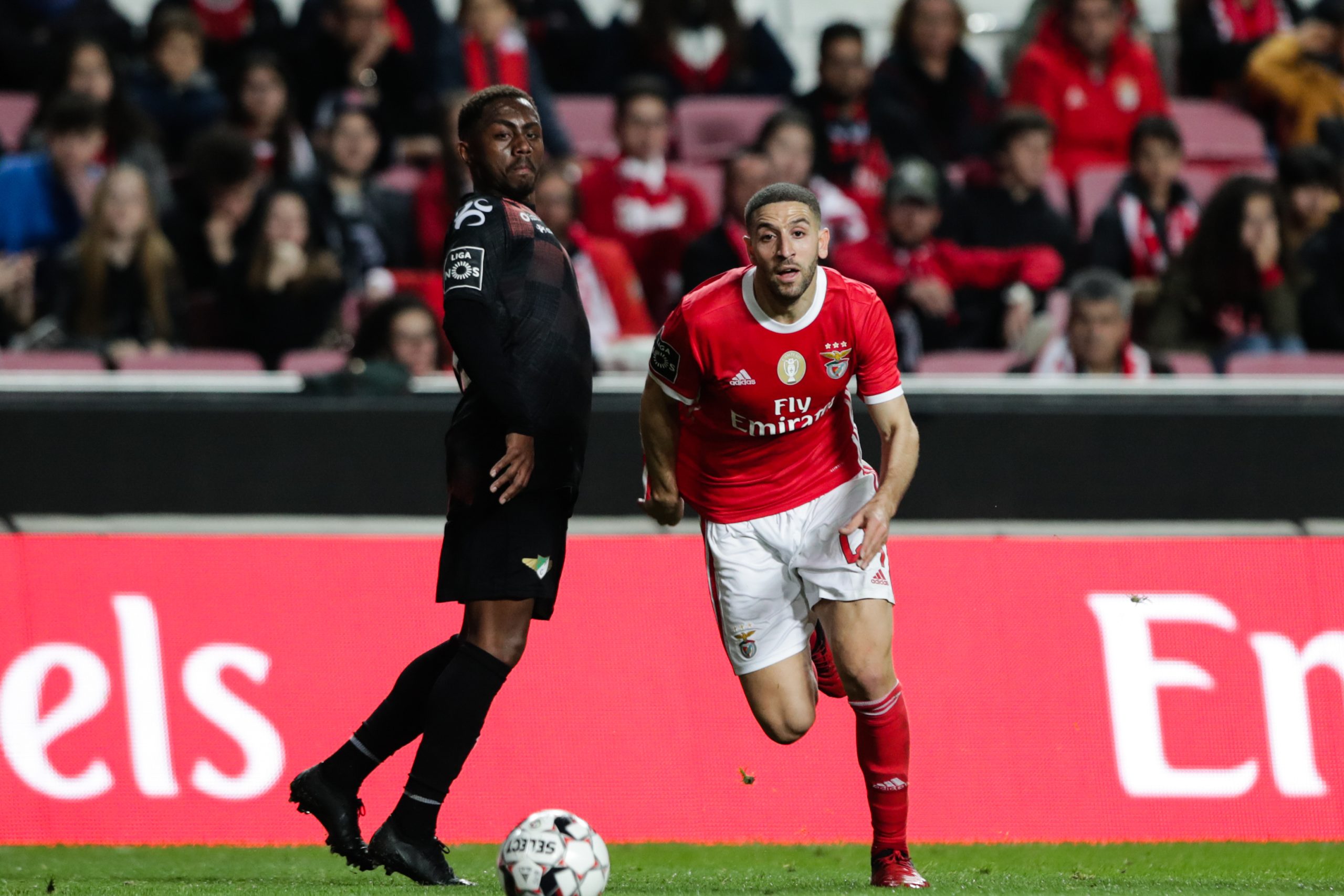 Liga Europa: Taarabt regressa aos convocados do Benfica após um mês de ausência por lesão