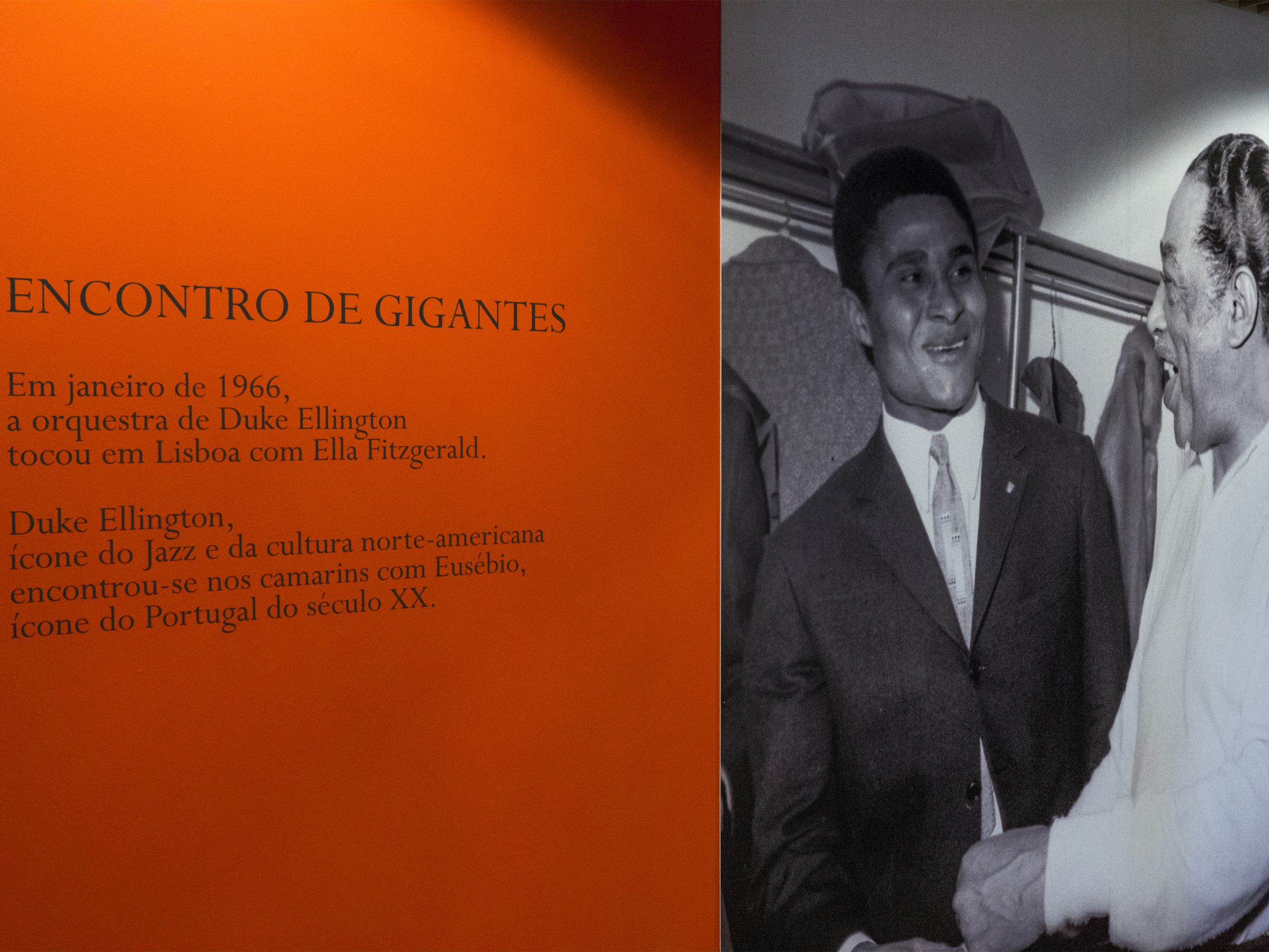 Eusébio ao lado de Duke Ellington nos 100 anos de Jazz em Portugal
