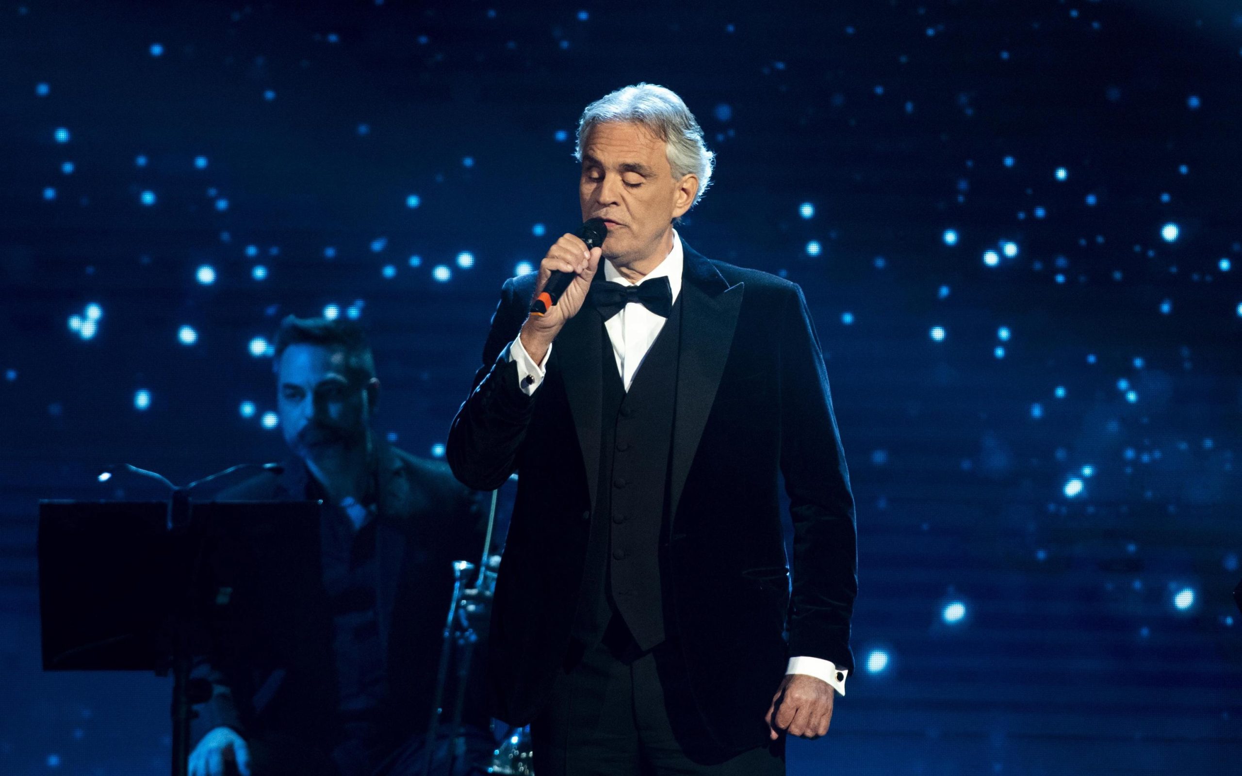 Andrea Bocelli critica governo italiano por causa da pandemia, incita à desobediência e pergunta: “Para que serviu todo este alarme?”