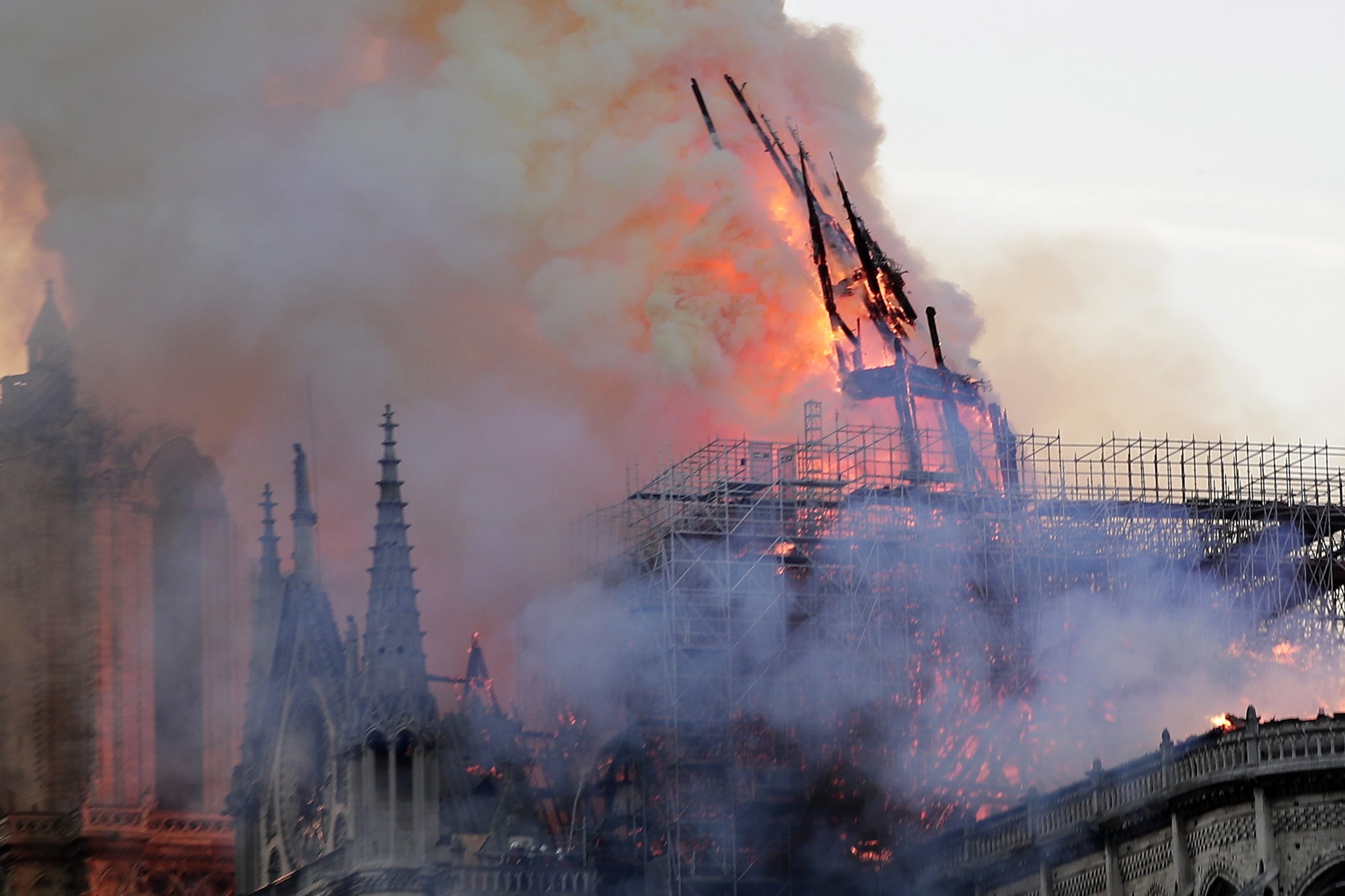 Anunciado concurso internacional para reconstruir pináculo de Notre-Dame