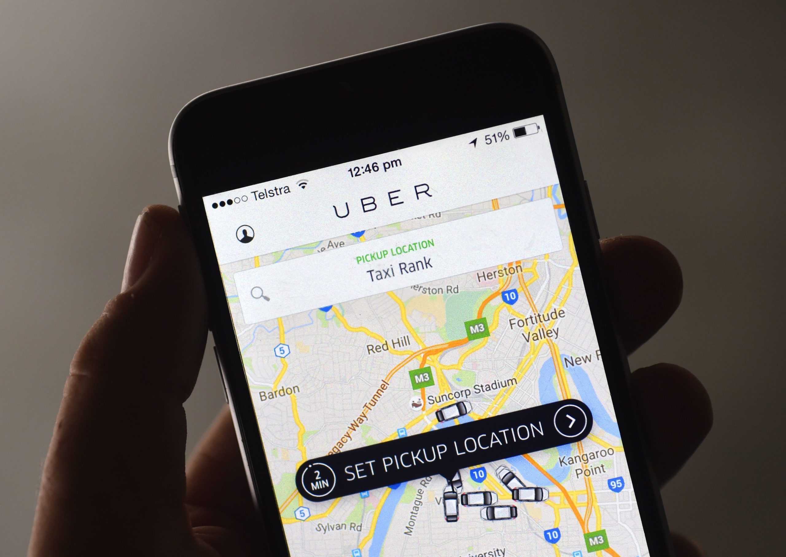 Aprovada lei que vai regular plataformas de transporte como Uber e Cabify