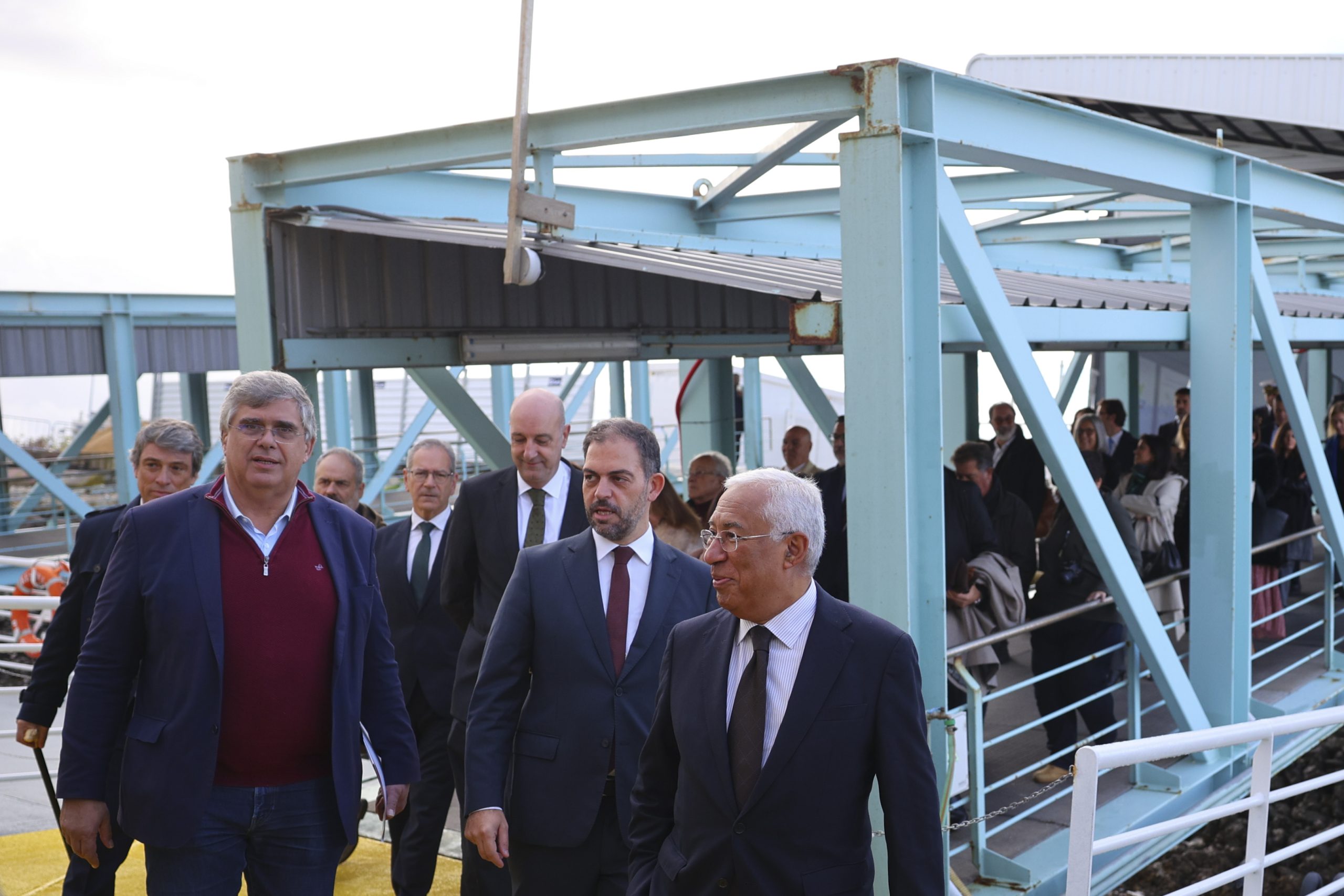 Costa faz travessia do Tejo entre “margem certa, que é a esquerda, e a margem direita”