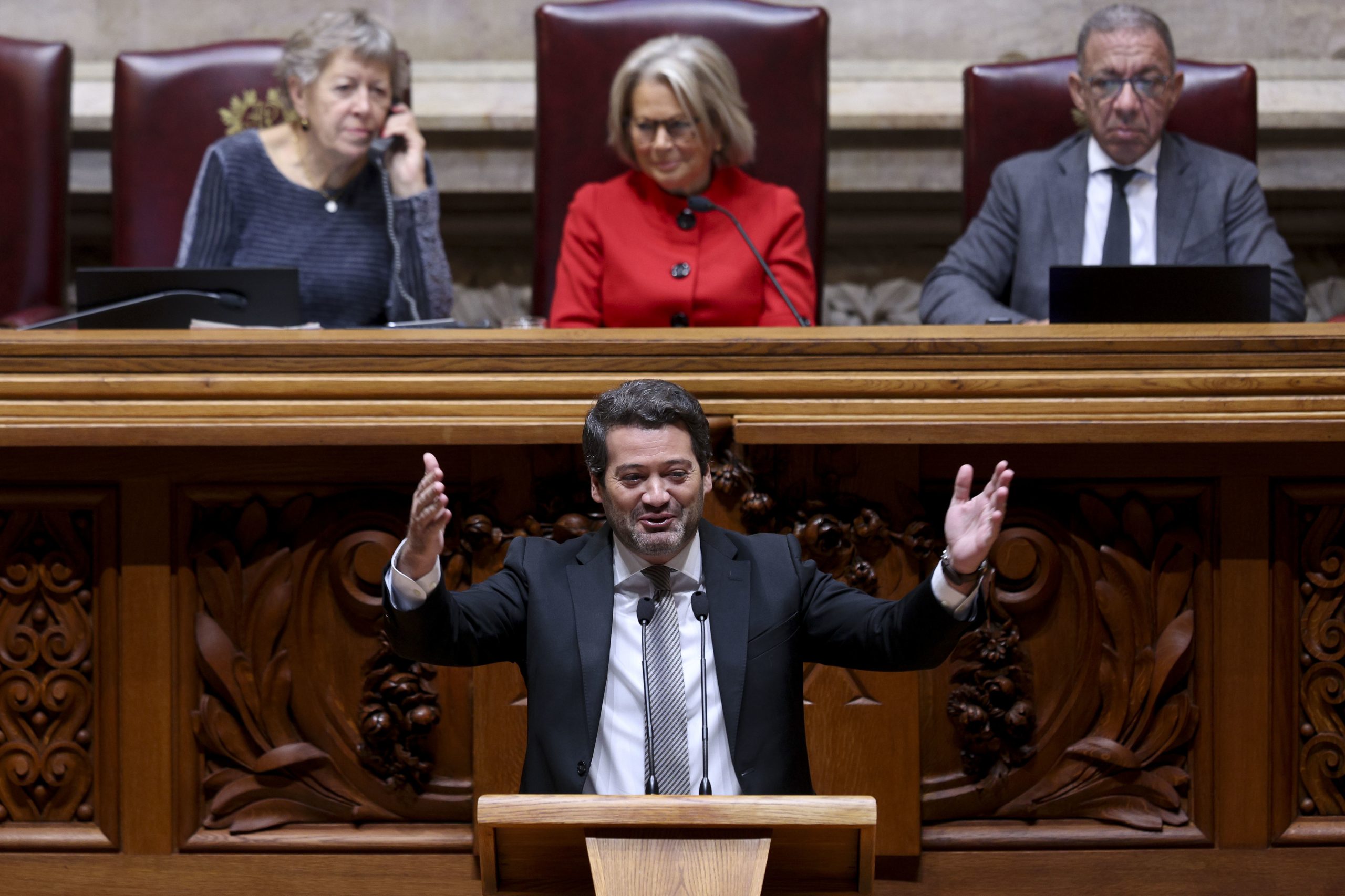 Chega chama Medina ao parlamento para esclarecer se houve outros negócios como o dos CTT