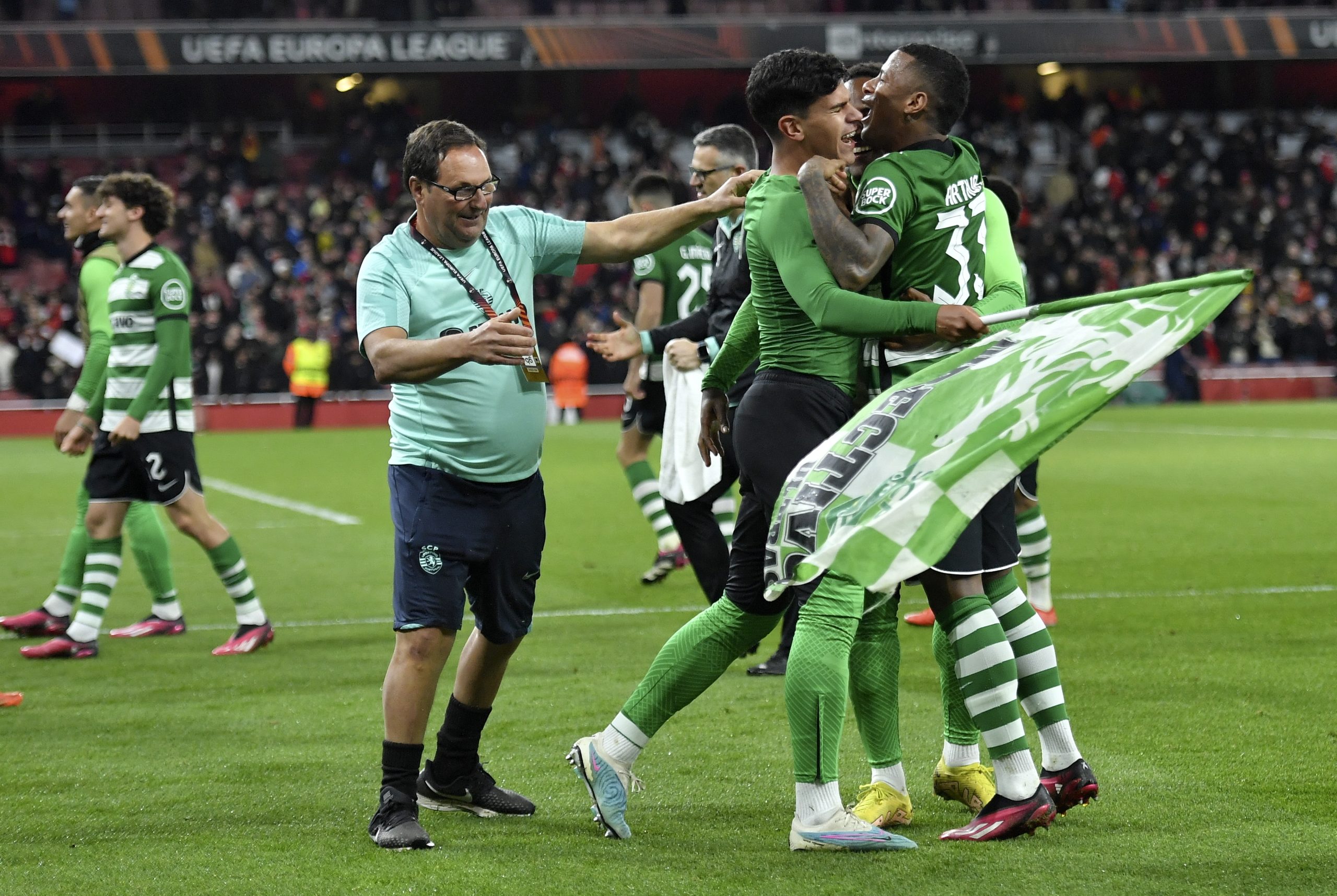 Sporting volta a fazer história na Liga Europa ao eliminar o líder da liga inglesa Arsenal. Os leões avançam para os “quartos”