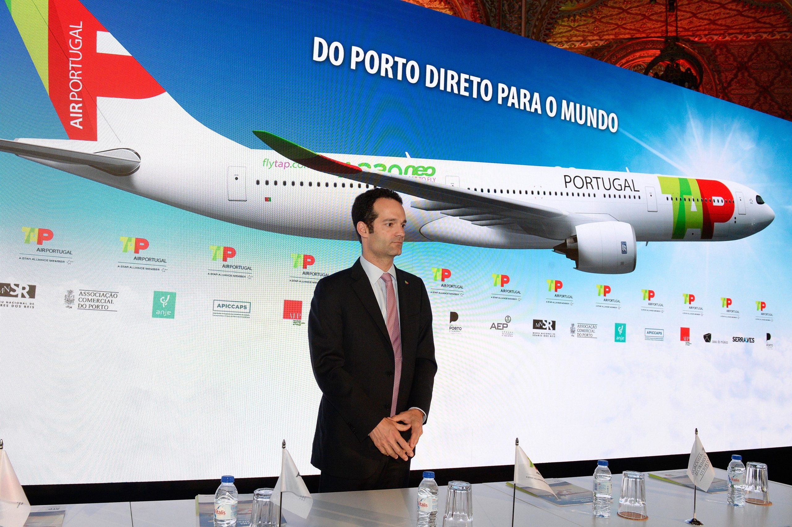 Depois das queixas e cancelamentos, presidente executivo da TAP é hoje ouvido no parlamento