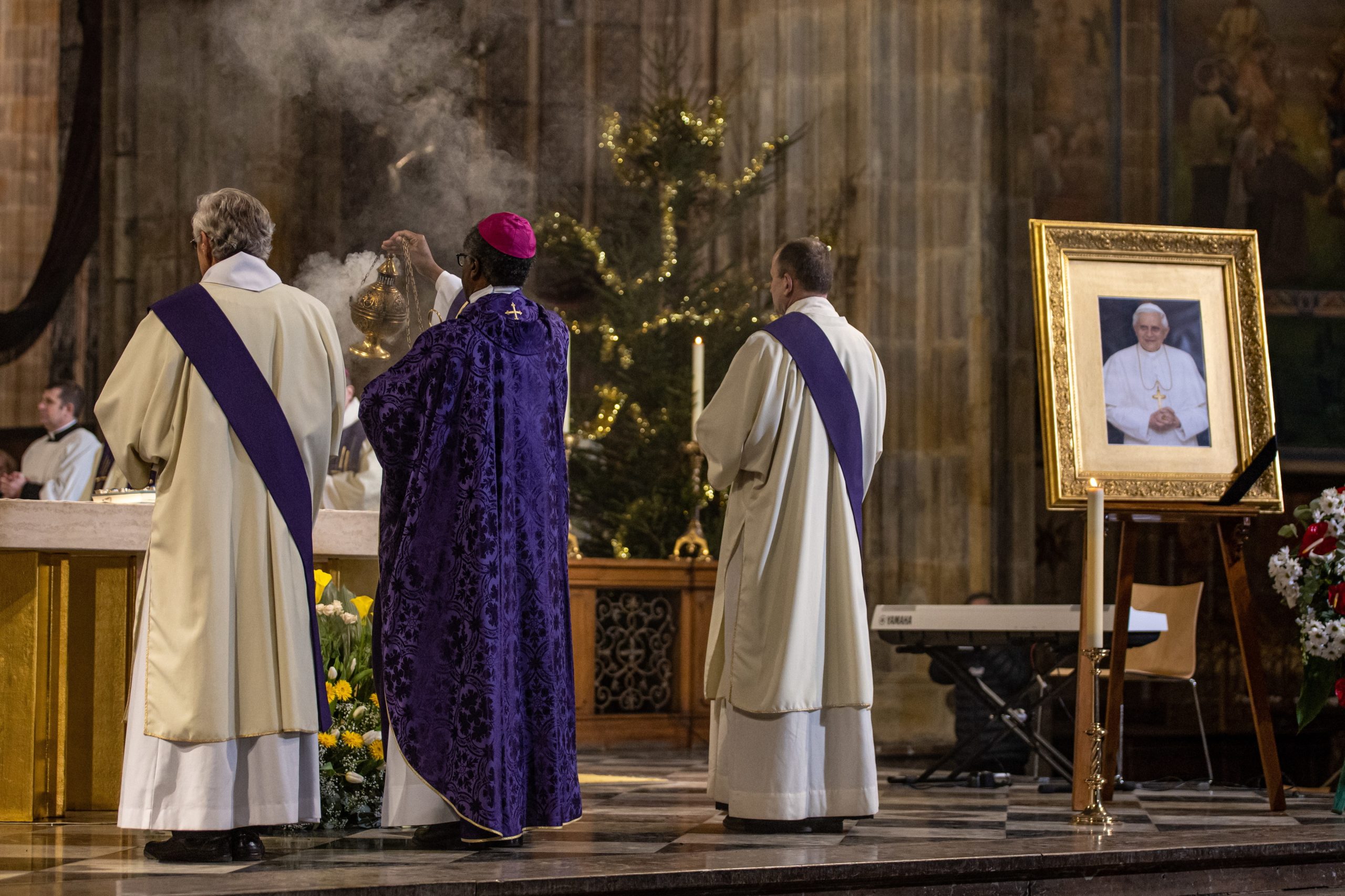 Funeral do Papa emérito realiza-se hoje