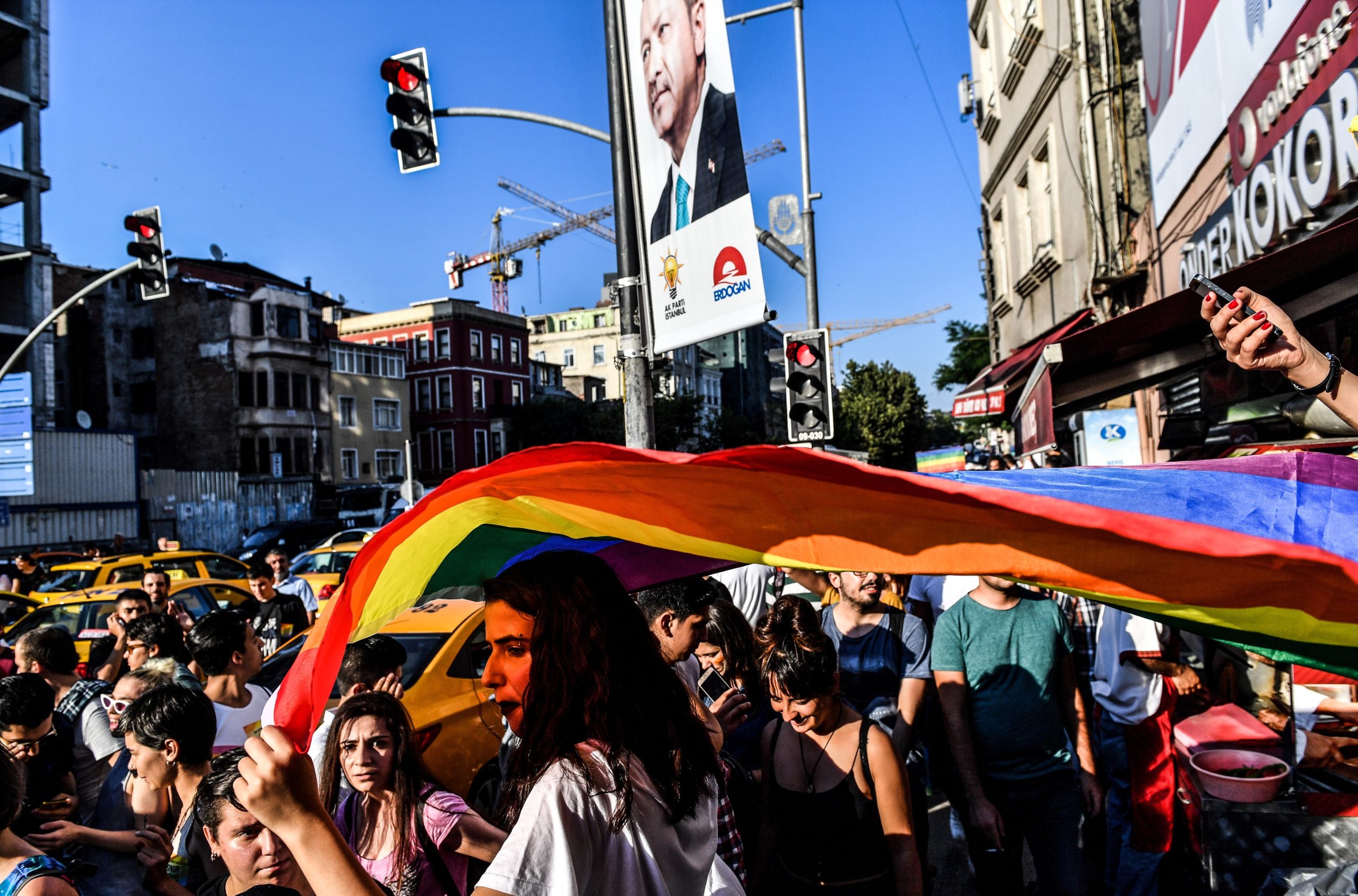 O orgulho LGBTI+ não pode nunca arredar pé, na Taksim como aqui