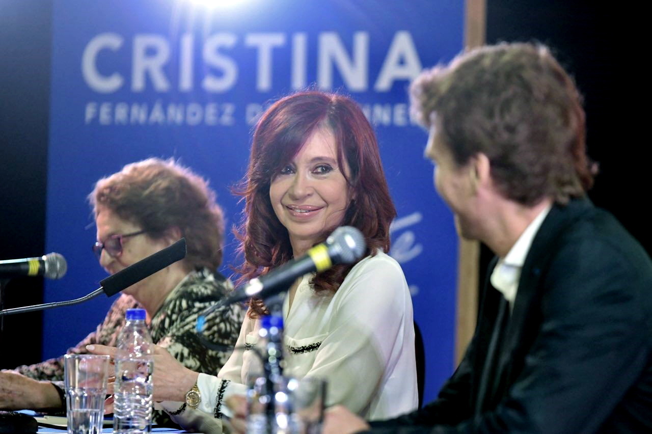 Ex-Presidente argentina Cristina Kirchner anuncia candidatura à vice-presidência