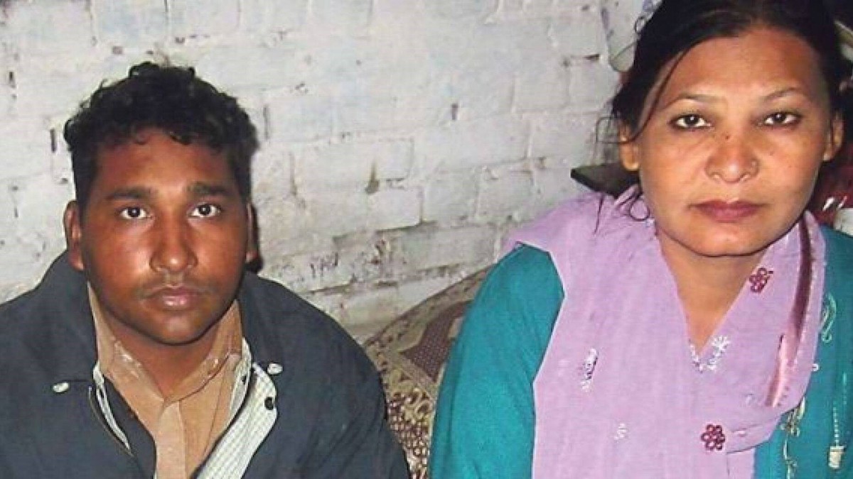 Envio de mensagens “blasfemas” condena à morte casal de cristãos paquistanês