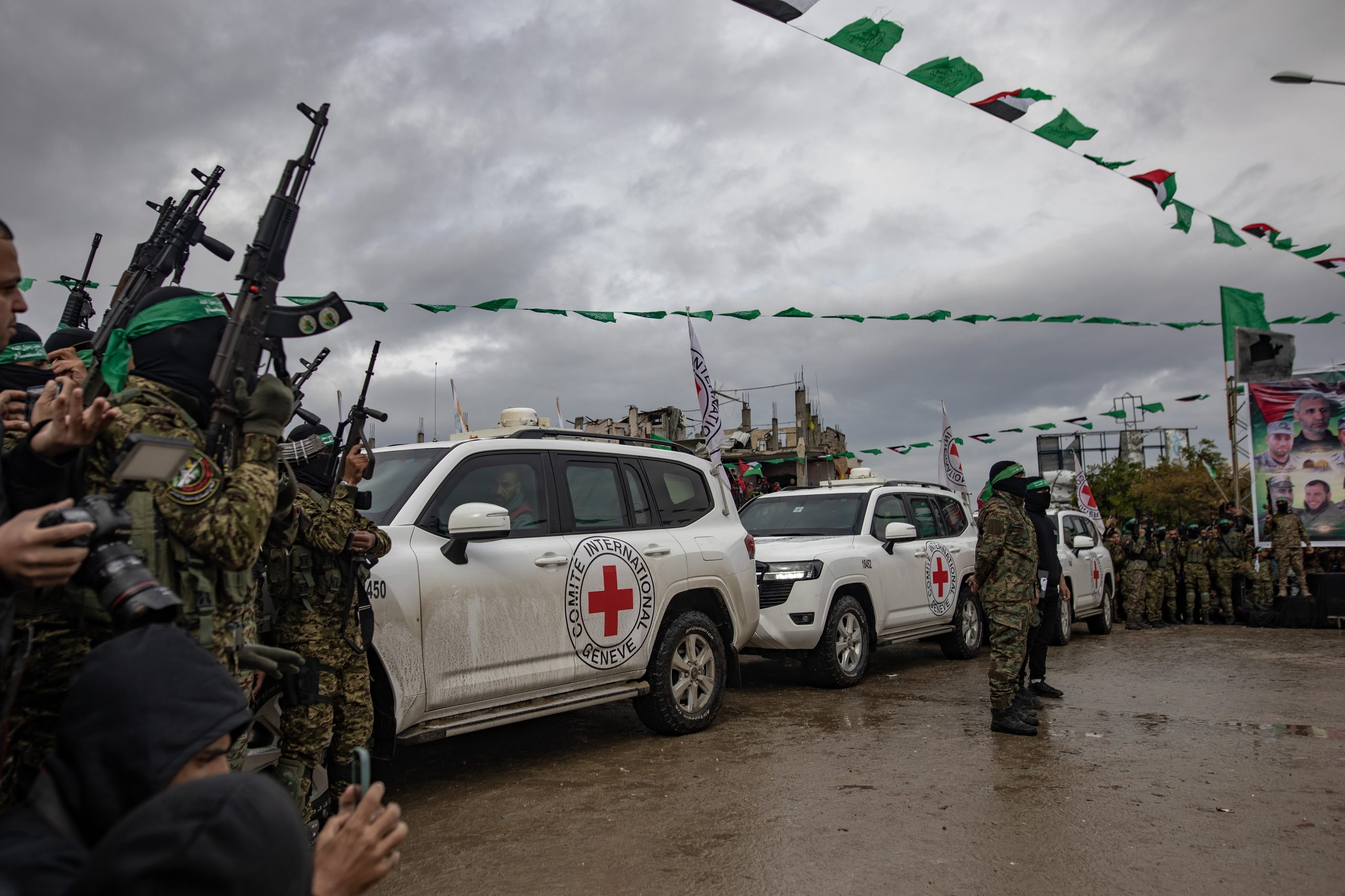 Israel diz que restos mortais entregues pelo Hamas não correspondem a reféns