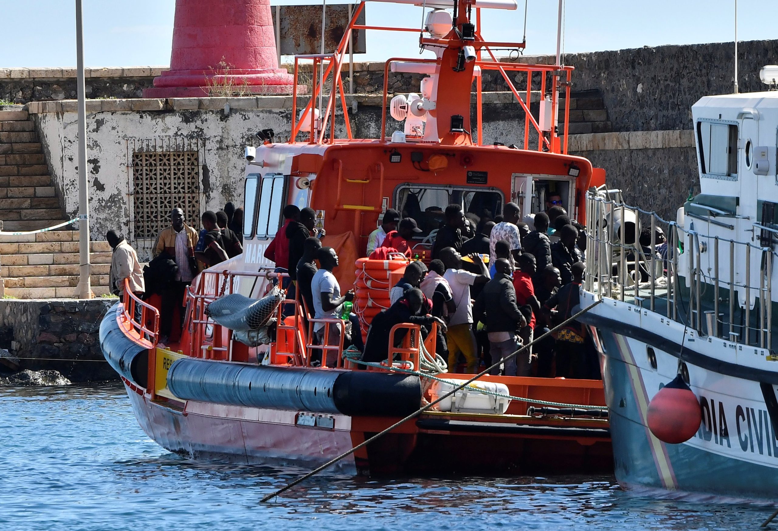 Autoridades espanholas resgataram mais de 200 pessoas no mar de Alborão