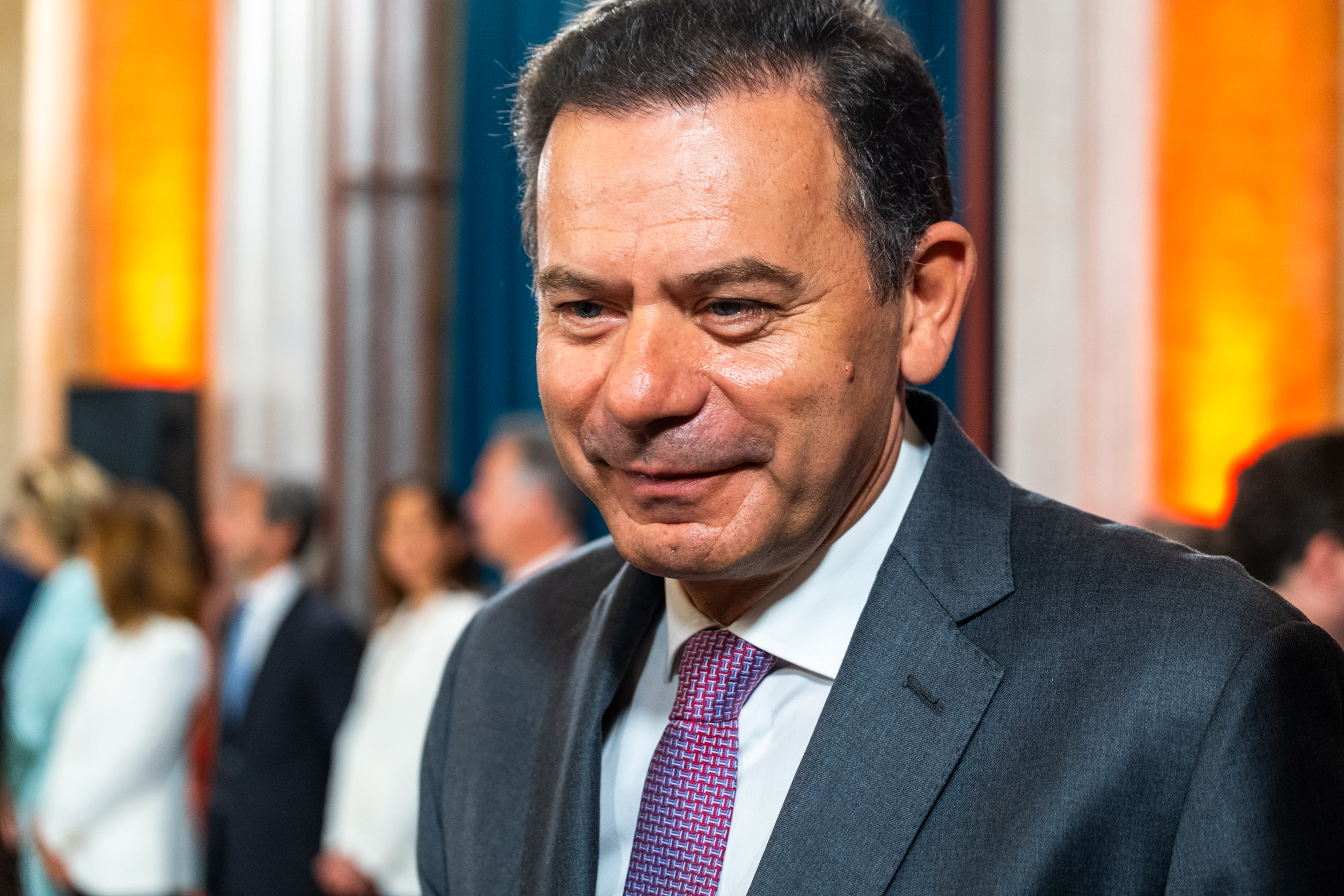 Estado de calamidade até dia 15 e ajuda no terreno para as pessoas com “dificuldade de acesso” à plataforma de apoio financeiro