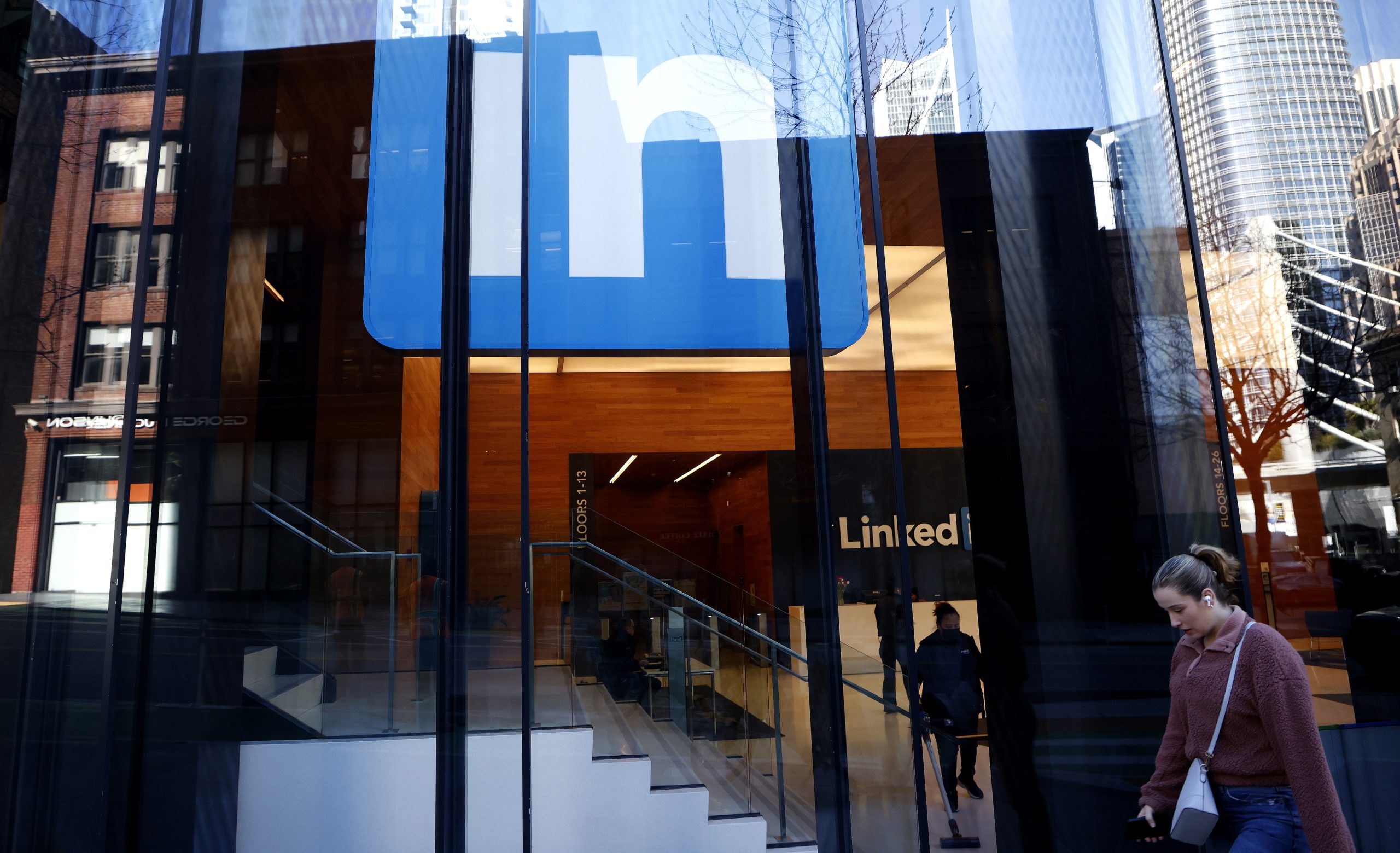 LinkedIn vai cortar mais de 600 postos de trabalho