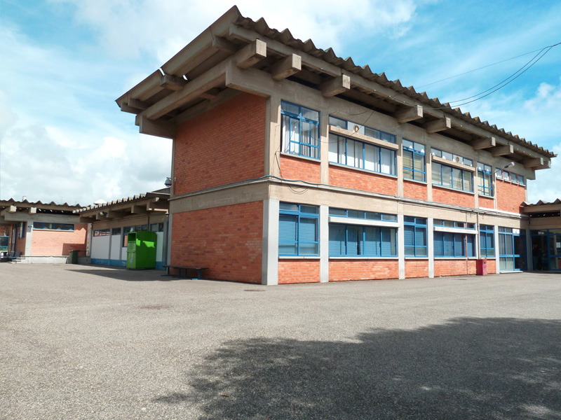 Covid-19. Professora da escola Roque Gameiro, na Amadora, é uma das pessoas infetadas, levando seis turmas, professores e funcionários a ficar de quarentena