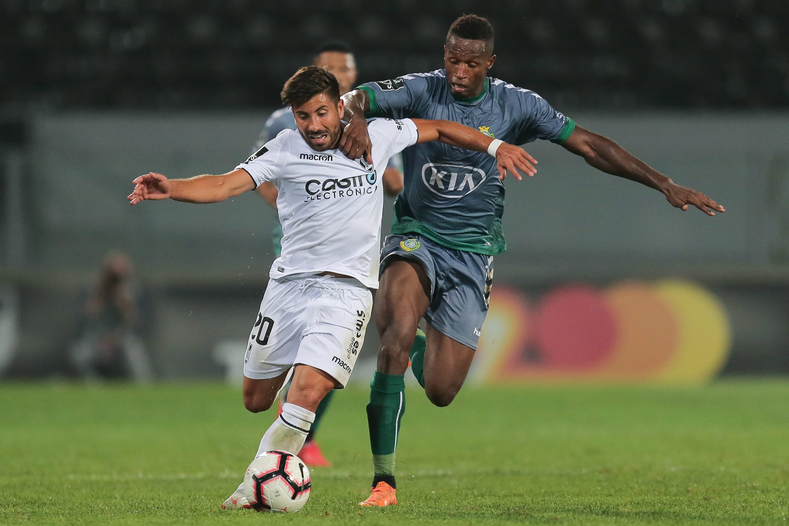 Setúbal empata em Guimarães com golo nos descontos