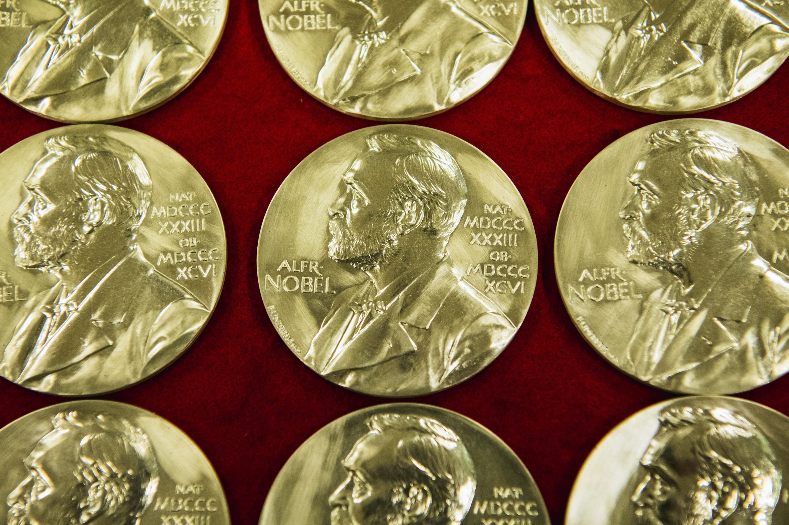 Prémios Nobel começam hoje a ser anunciados. Expectativa por possível distinção de Trump