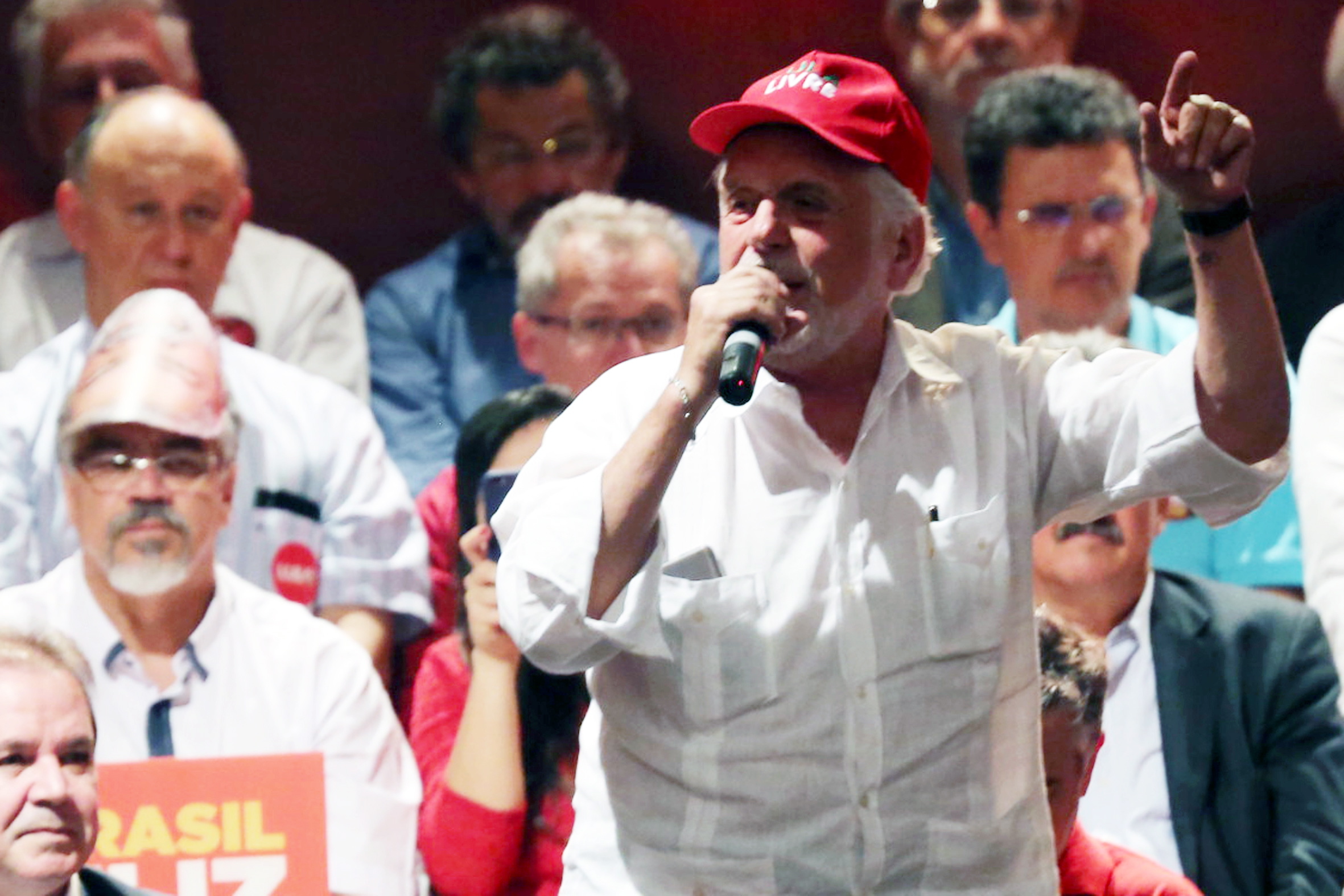 PT aumenta pressão antes de candidatura de Lula da Silva à presidência do Brasil