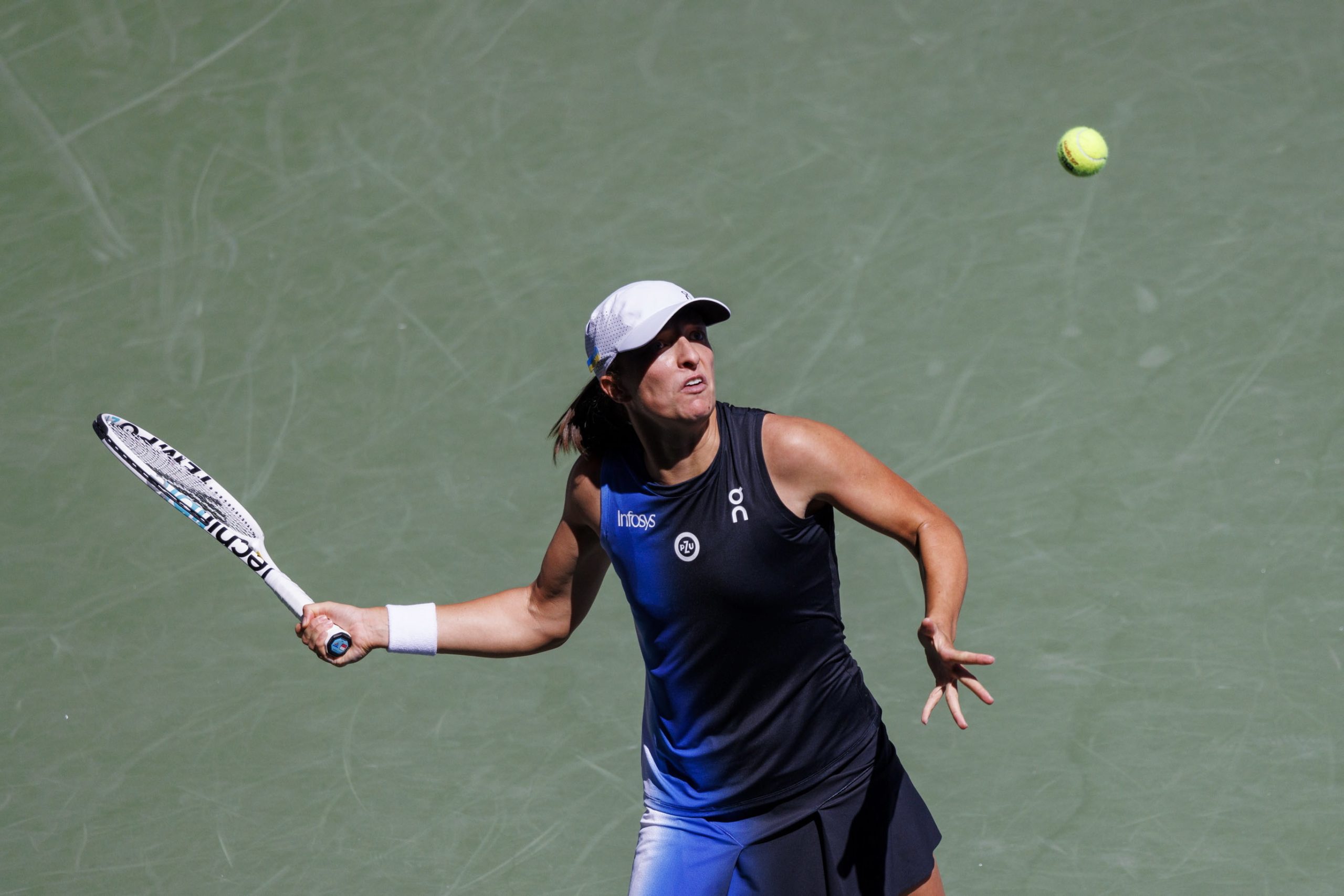 Iga Swiatek, número um mundial, apura-se para os oitavos de final do US Open