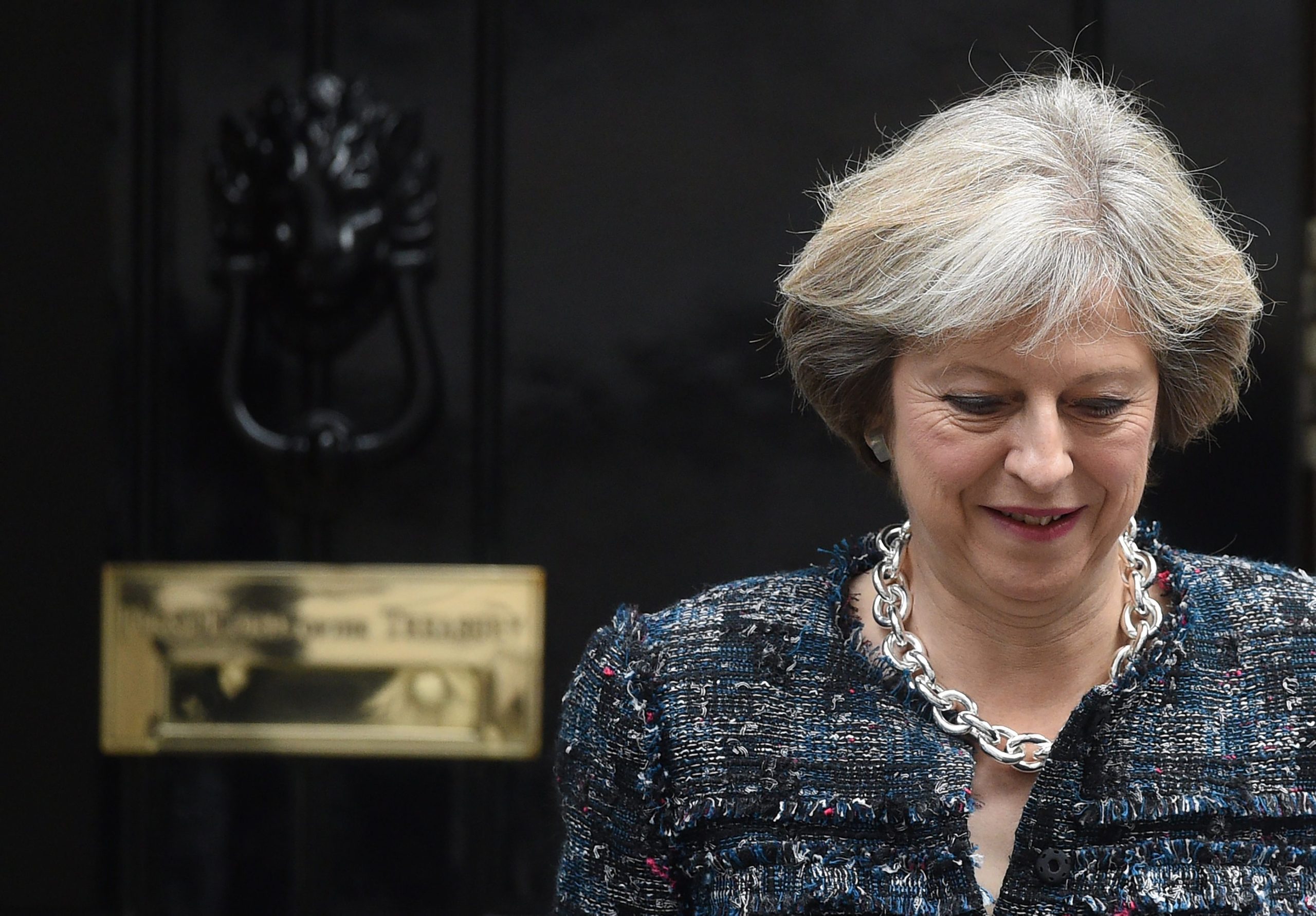 Theresa May apela a resposta unida da União Europeia contra a Rússia