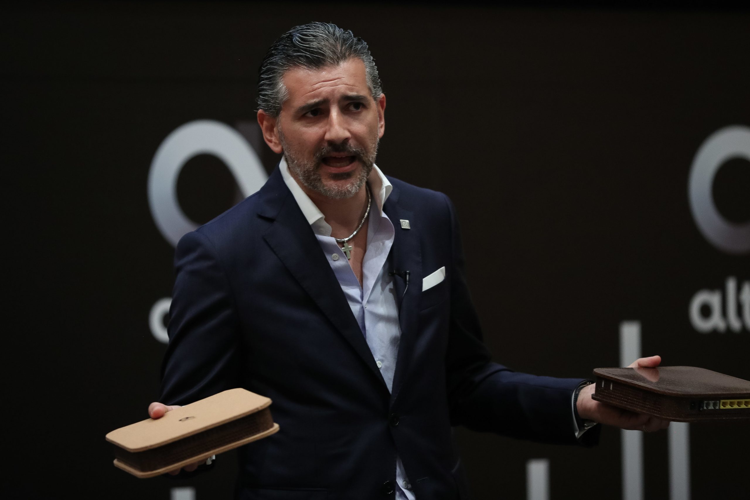 Apesar da “vontade comum” com Governo em prolongar contrato do SIRESP, presidente da Altice alerta que situação está “exatamente na mesma”