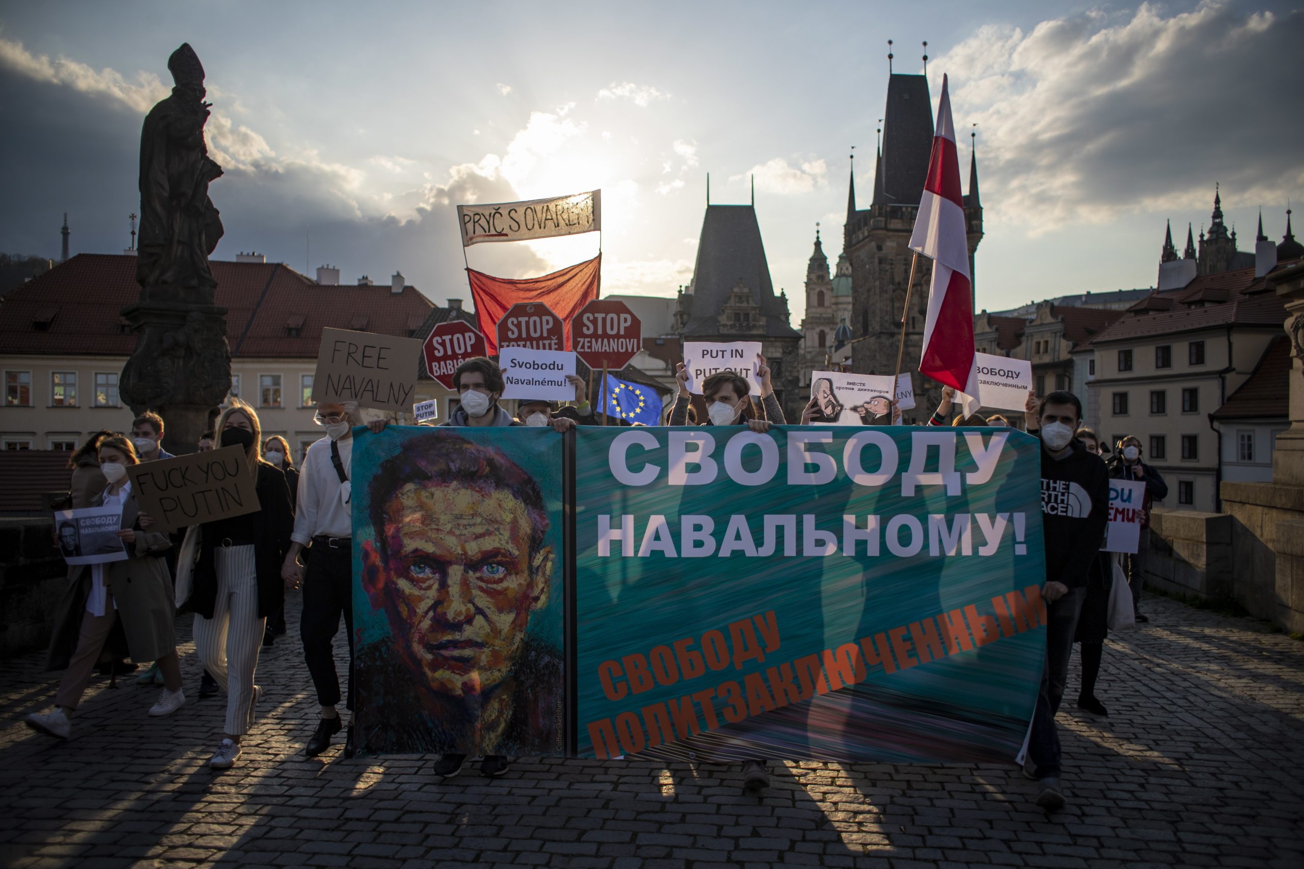 Médicos pedem a Navalny para acabar “imediatamente” com greve de fome