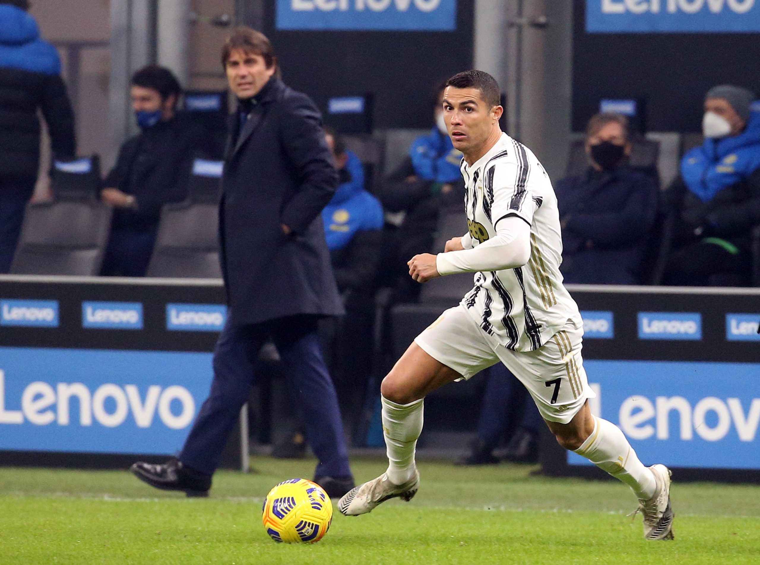 Andrea Pirlo defende Ronaldo, que “estava de folga e pode fazer o que quiser”