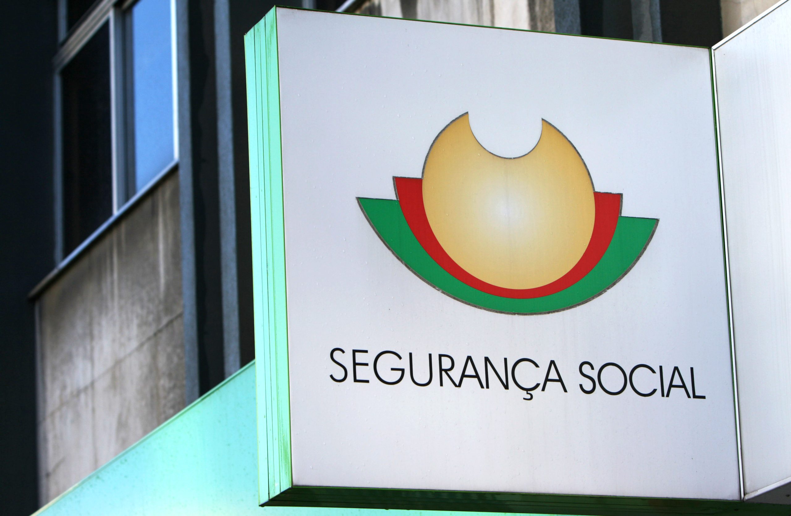 Salário médio declarado à Segurança Social sobe 7,2% para 1.463 euros em 2023