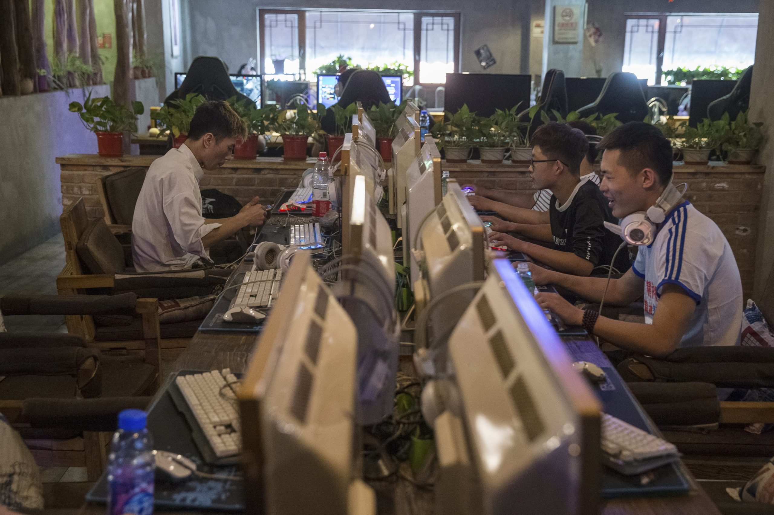 Regulador chinês da Internet promete consolidar controlo político sobre internautas