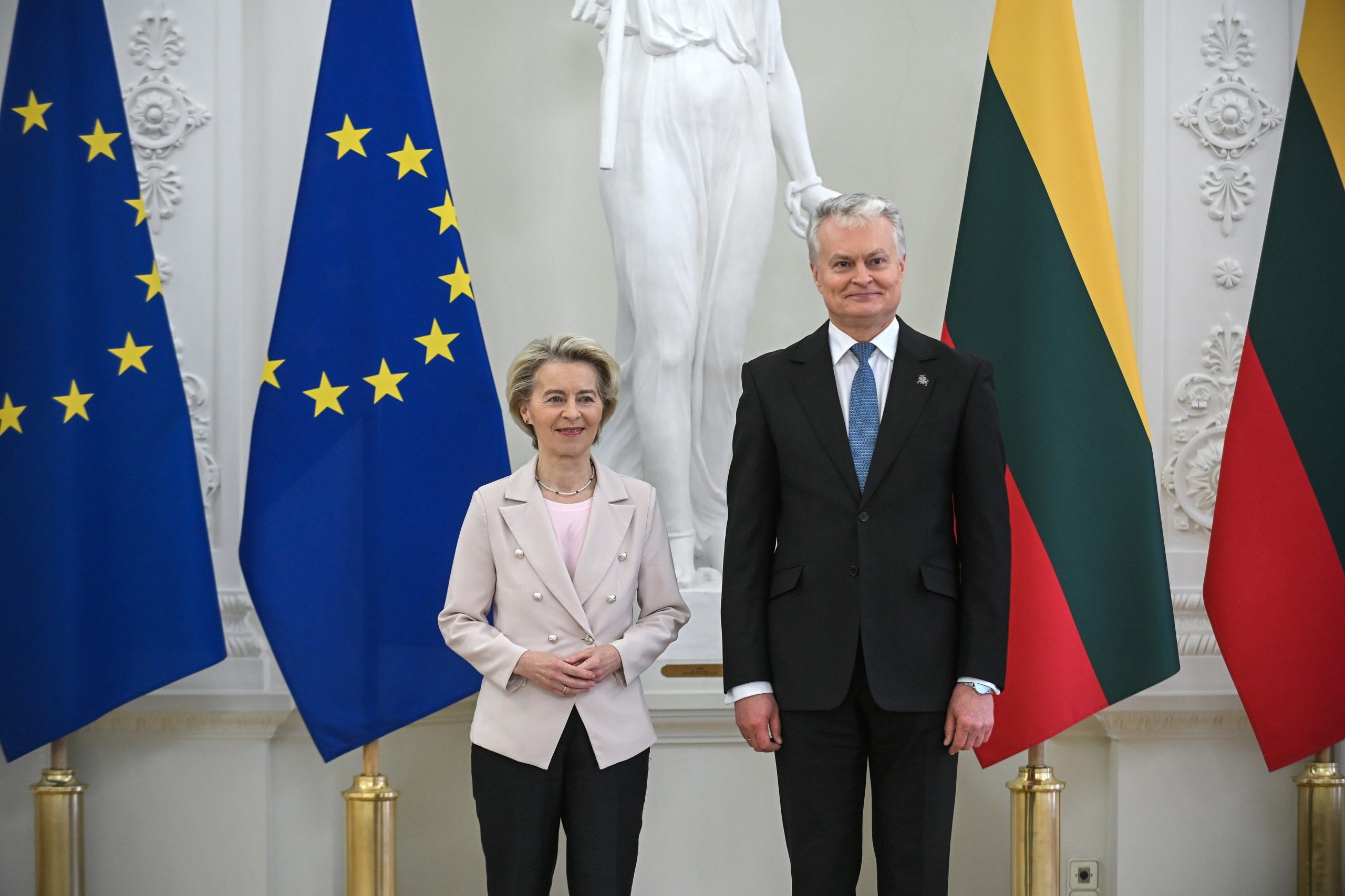 Von der Leyen saúda fim de “ameaças” russas após ligação de países bálticos a rede europeia