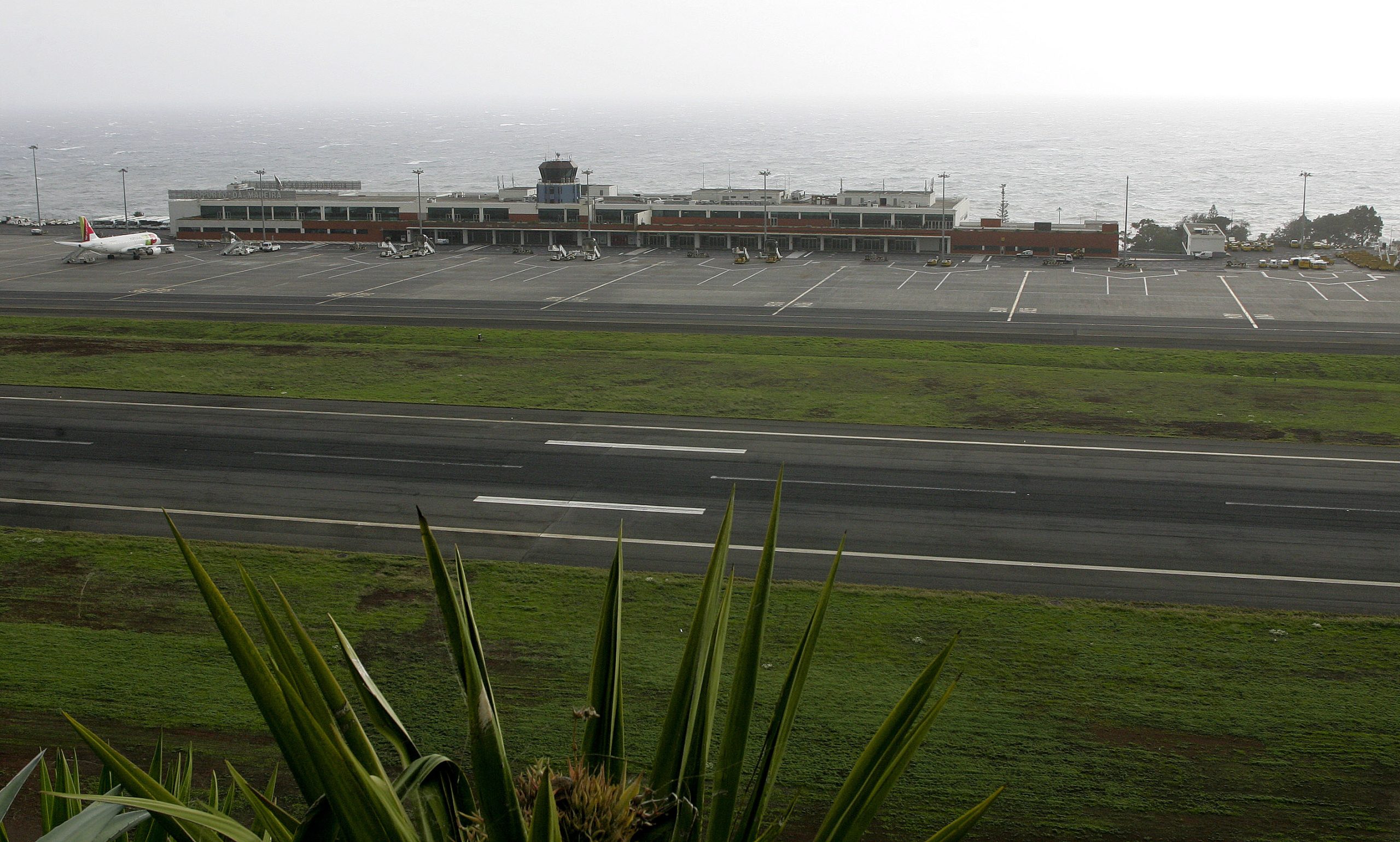 Mau tempo: Três aterragens canceladas e nove voos divergidos na Madeira