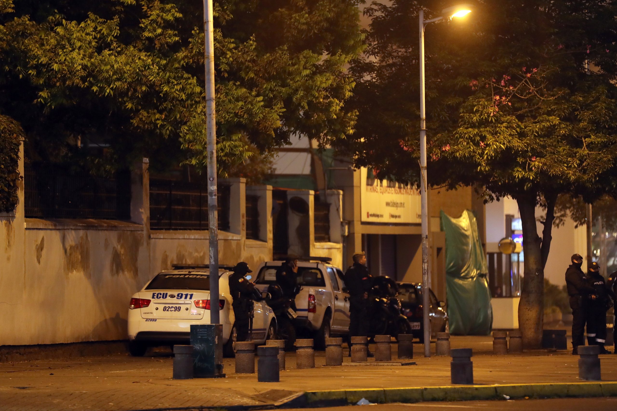 Parece um filme, mas não é. Polícia do Equador invadiu embaixada do México onde se refugiou ex vice-presidente