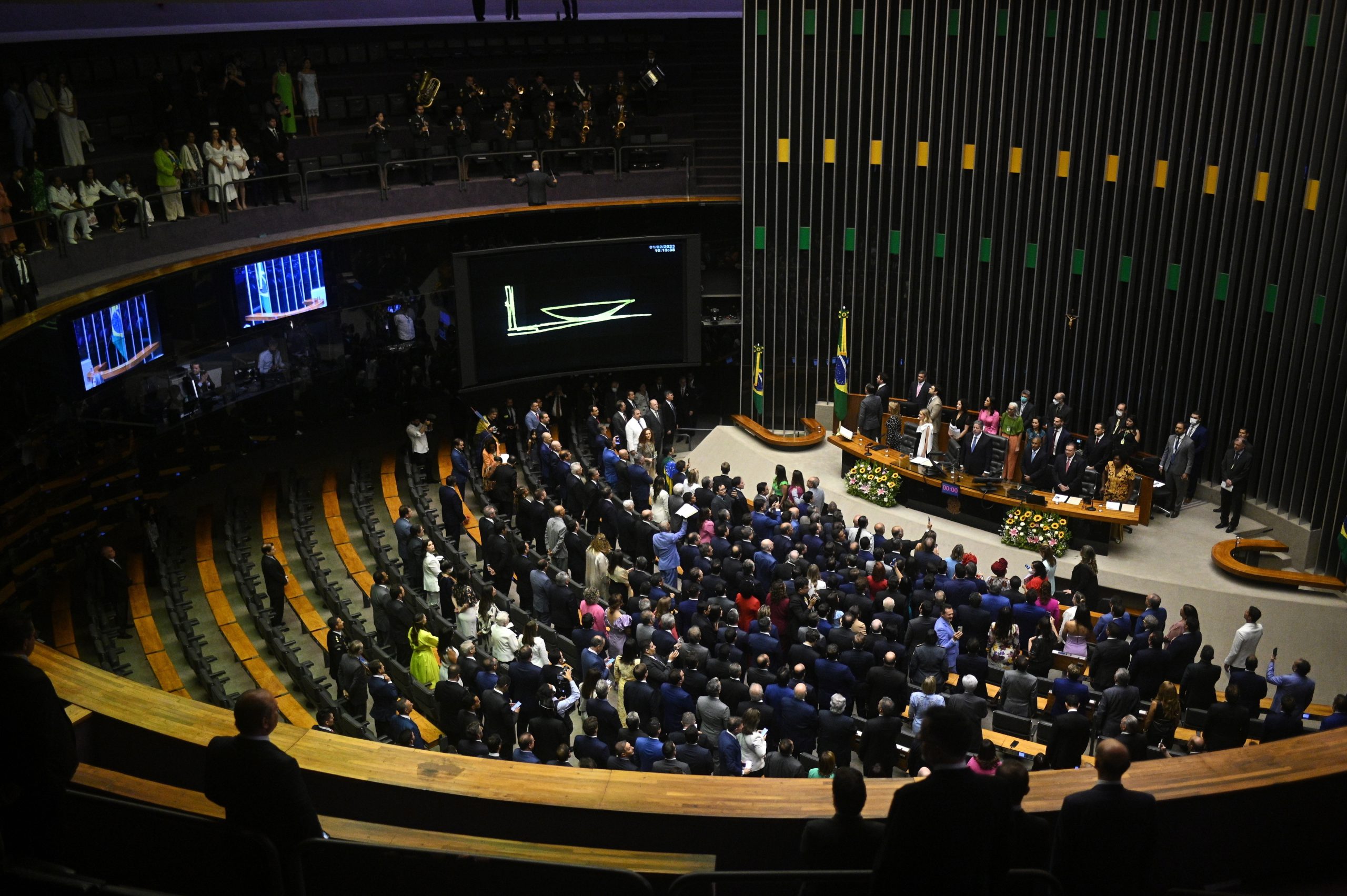 Senado brasileiro confirma aumento do salário mínimo para 250 euros