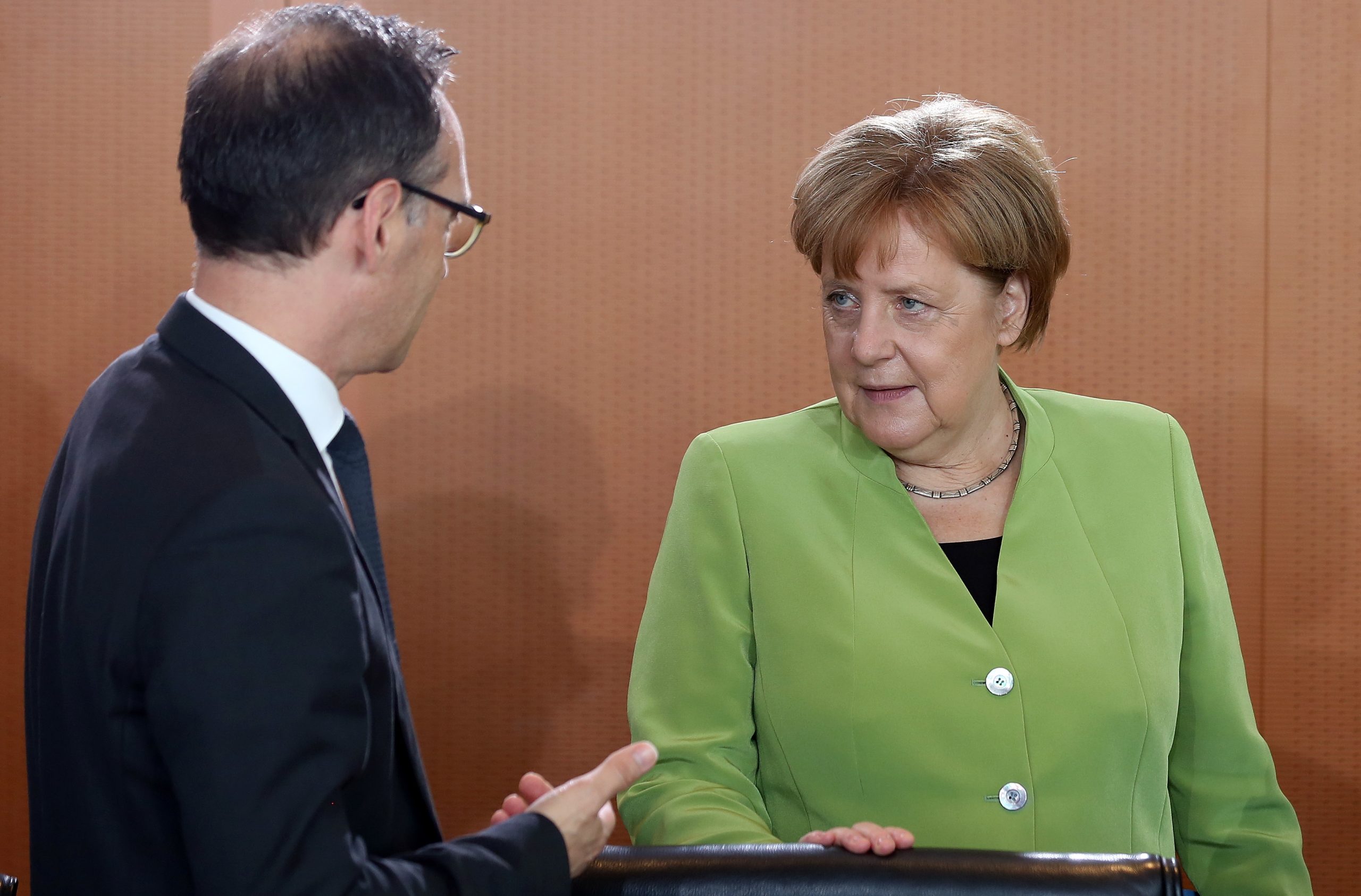 Merkel afirma que europeus “tudo farão” para manter Irão no acordo