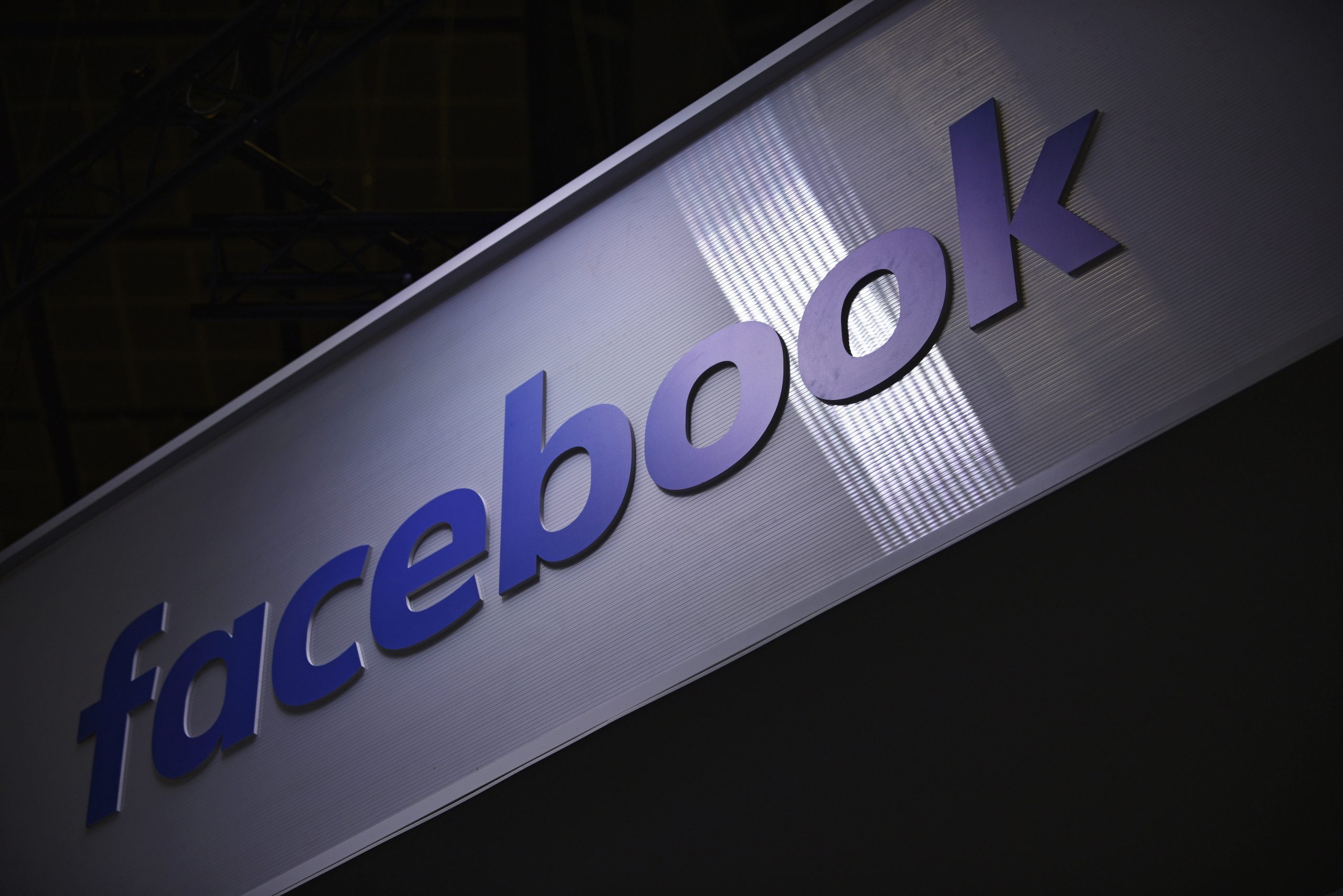 Facebook lança alertas sobre 40 milhões de ‘posts’ em março