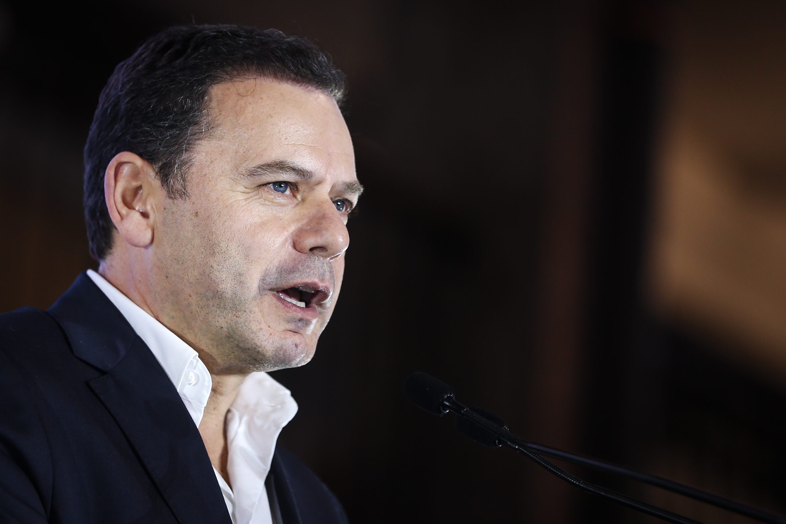 Montenegro responsabiliza Pedro Nuno por indemnização de 16 milhões de euros aos CTT