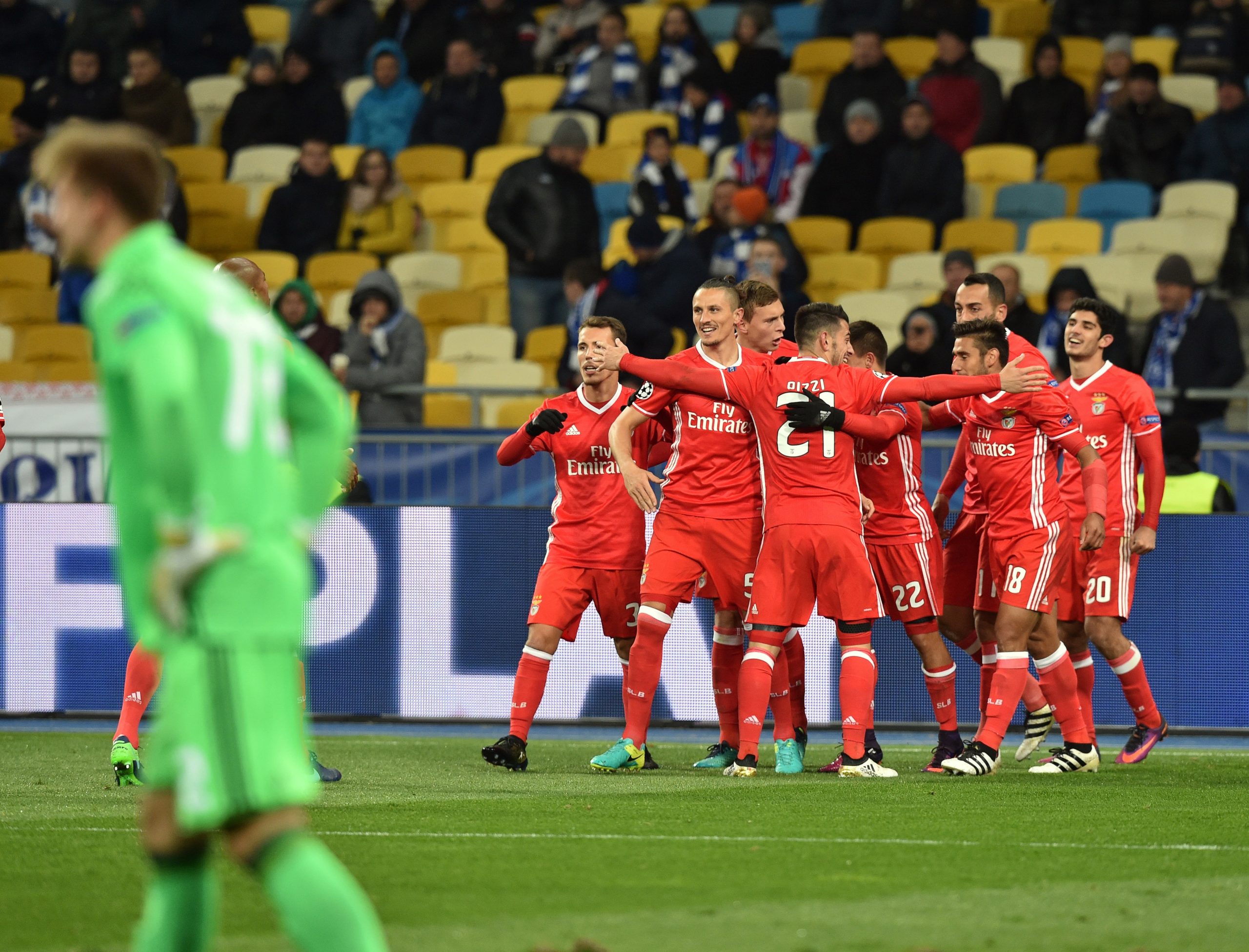 Tango argentino em Kiev dá três pontos ao Benfica