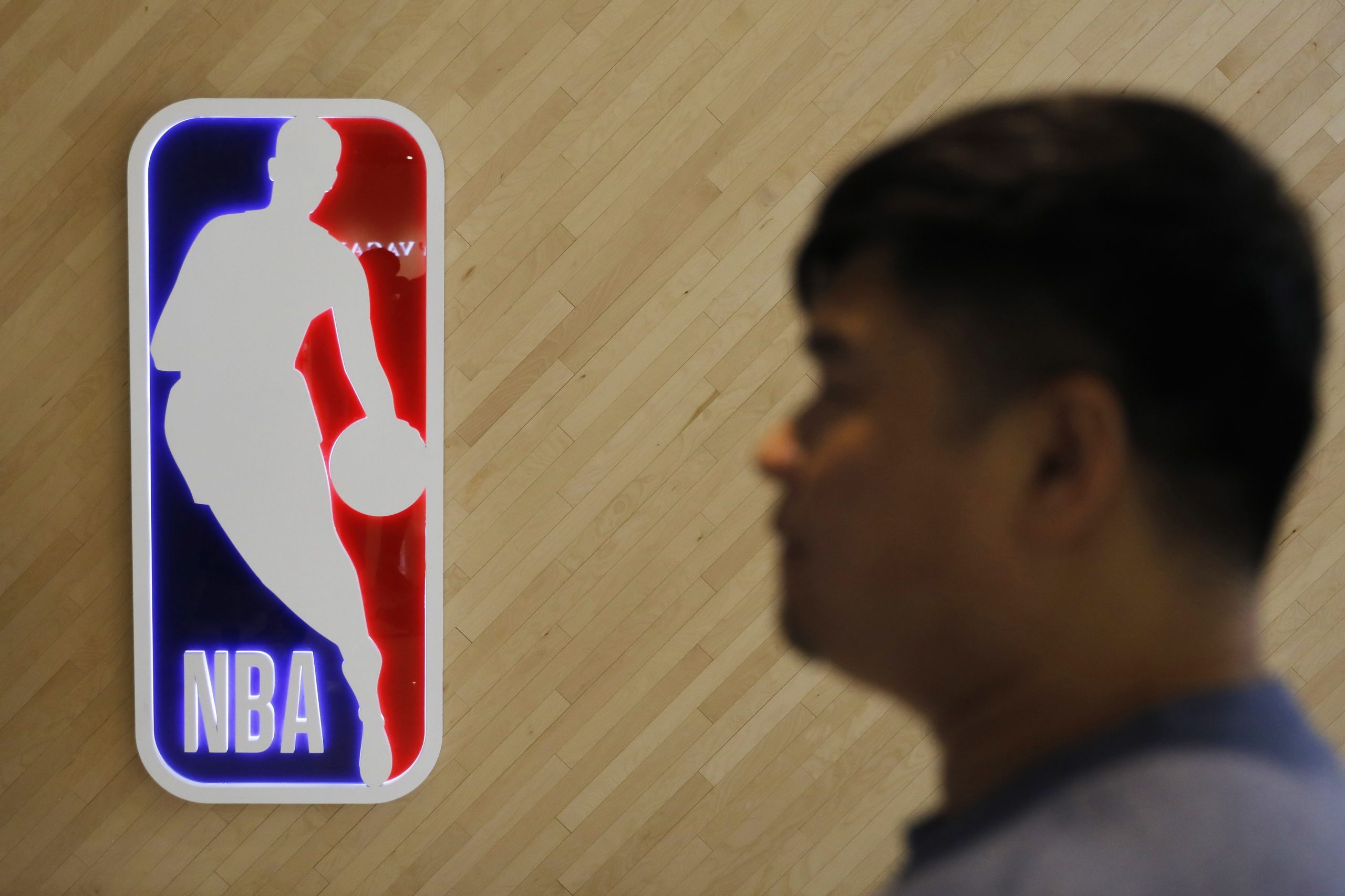 NBA negocieia com Disney para retomar competição na Flórida em julho