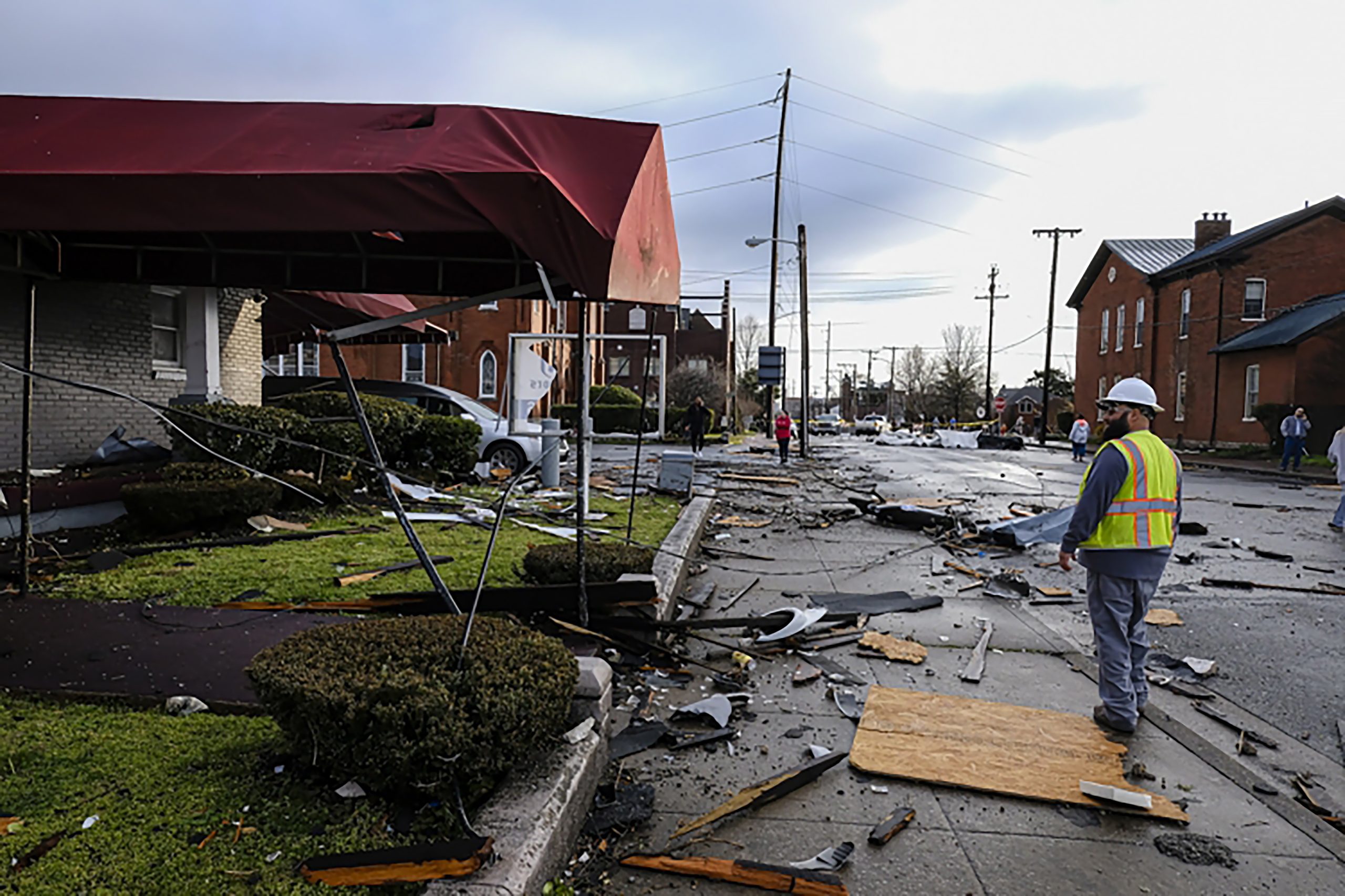 EUA. Pelo menos oito mortos e 40 prédios destruídos por tornados no Tennessee