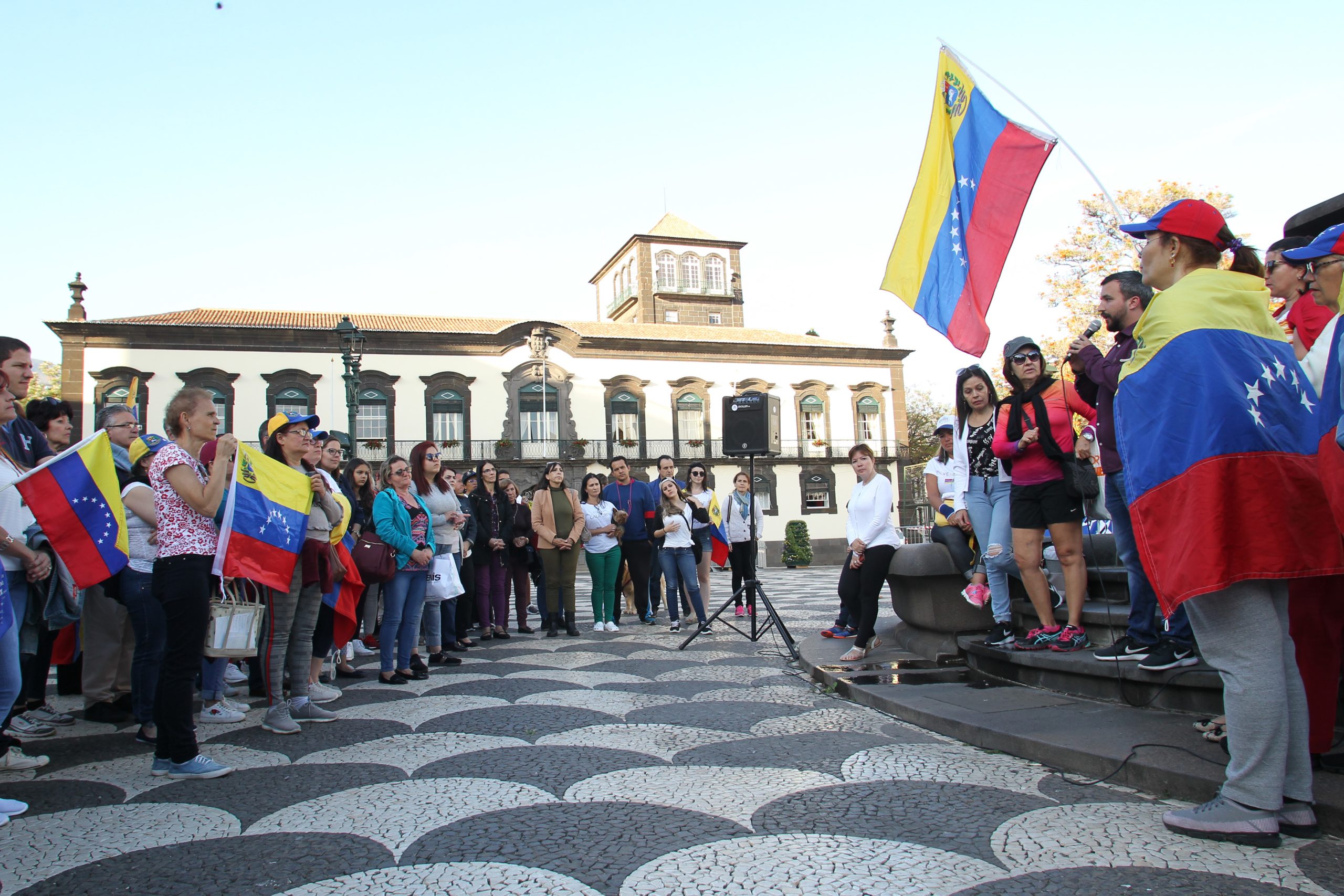 10 de Junho: Crise na Venezuela está a aproximar lusodescendentes de Portugal
