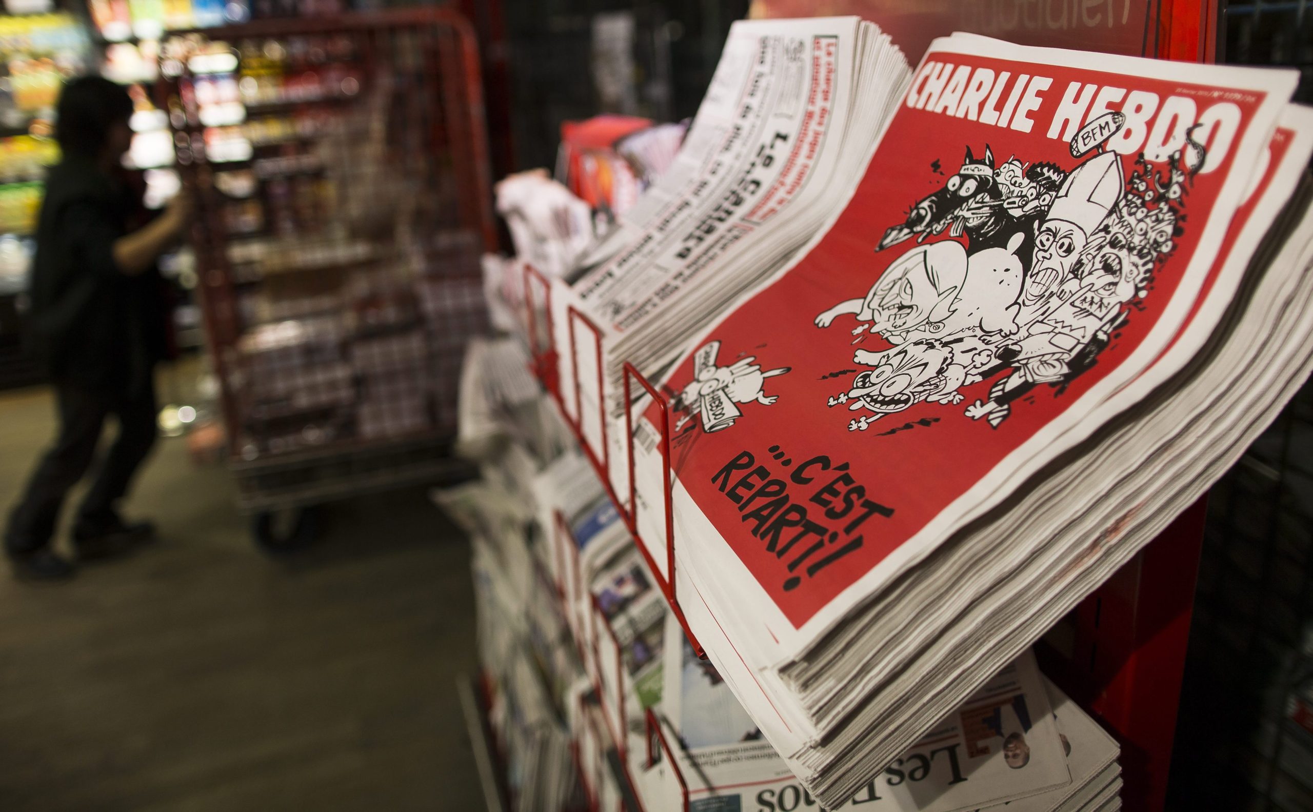 Jornais franceses publicam carta aberta em defesa da revista Charlie Hebdo
